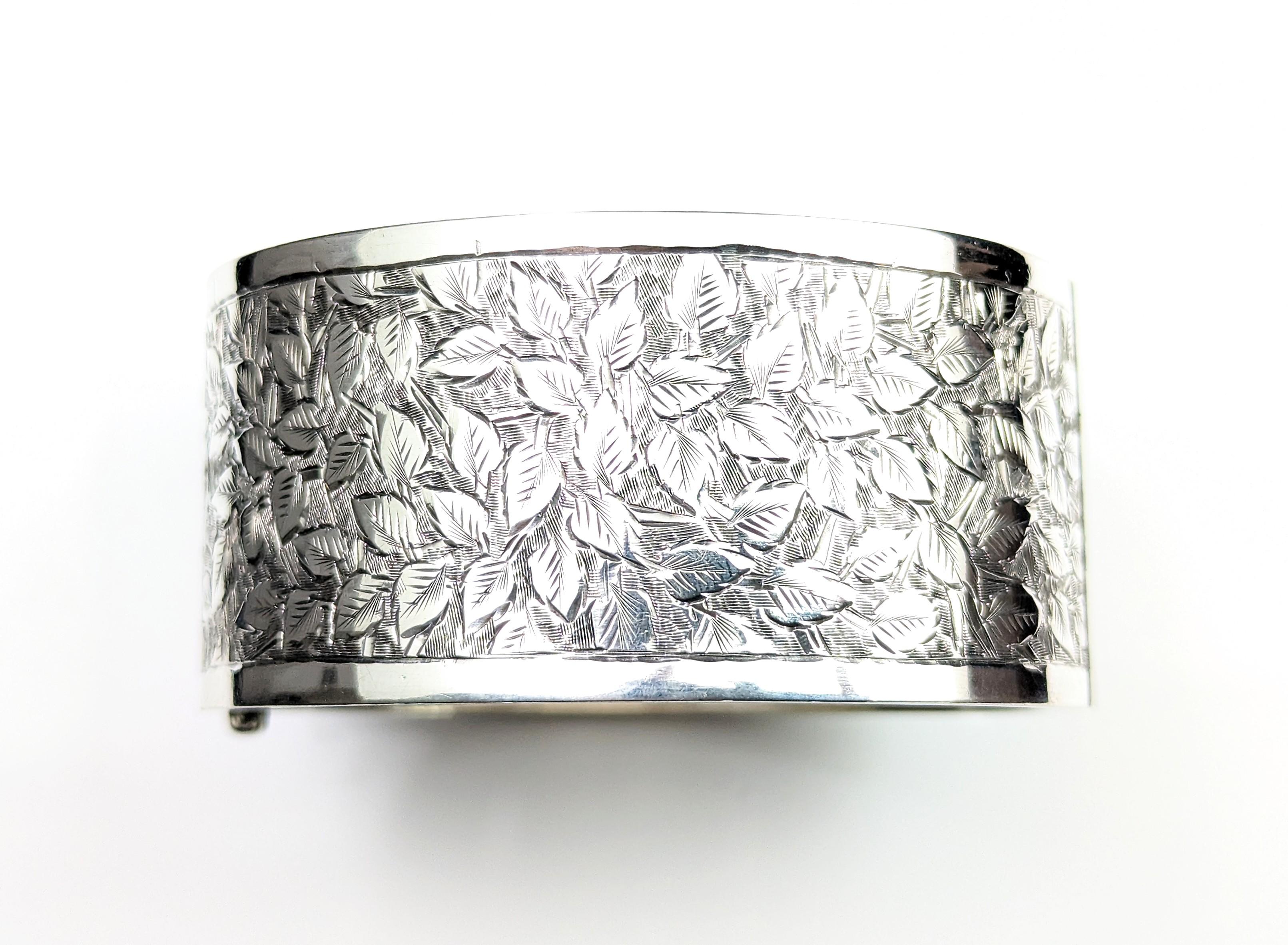 Antique Chunky silver cuff bangle, leaf engraved, Edwardian  For Sale 11