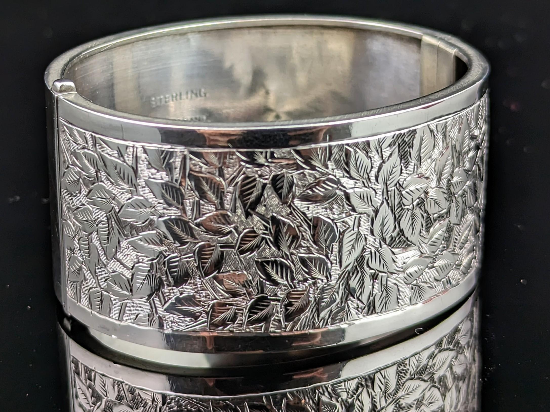 You can't help but fall in love with this gorgeous antique, Edwardian era, sterling silver chunky cuff bangle.

Leaf engraved in the aesthetic manner with a smooth polished reverse.

A very well made and designed piece,this would make a great gift