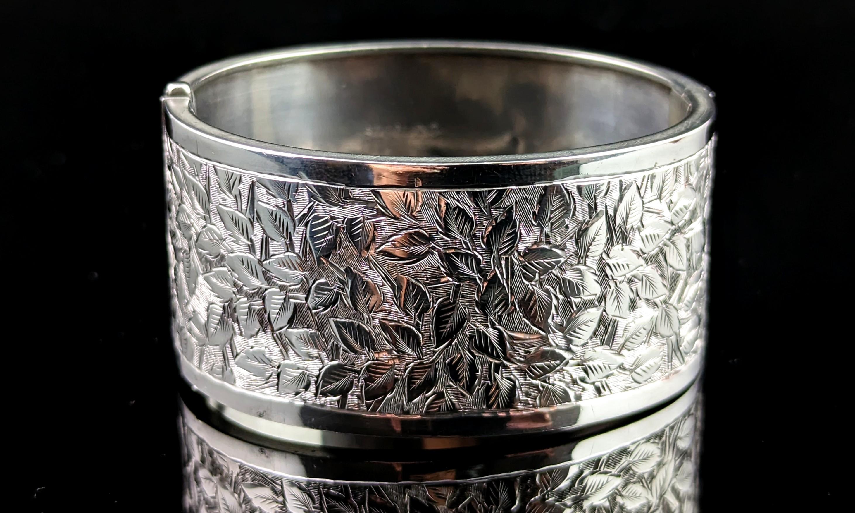 Antique Chunky silver cuff bangle, leaf engraved, Edwardian  For Sale 1