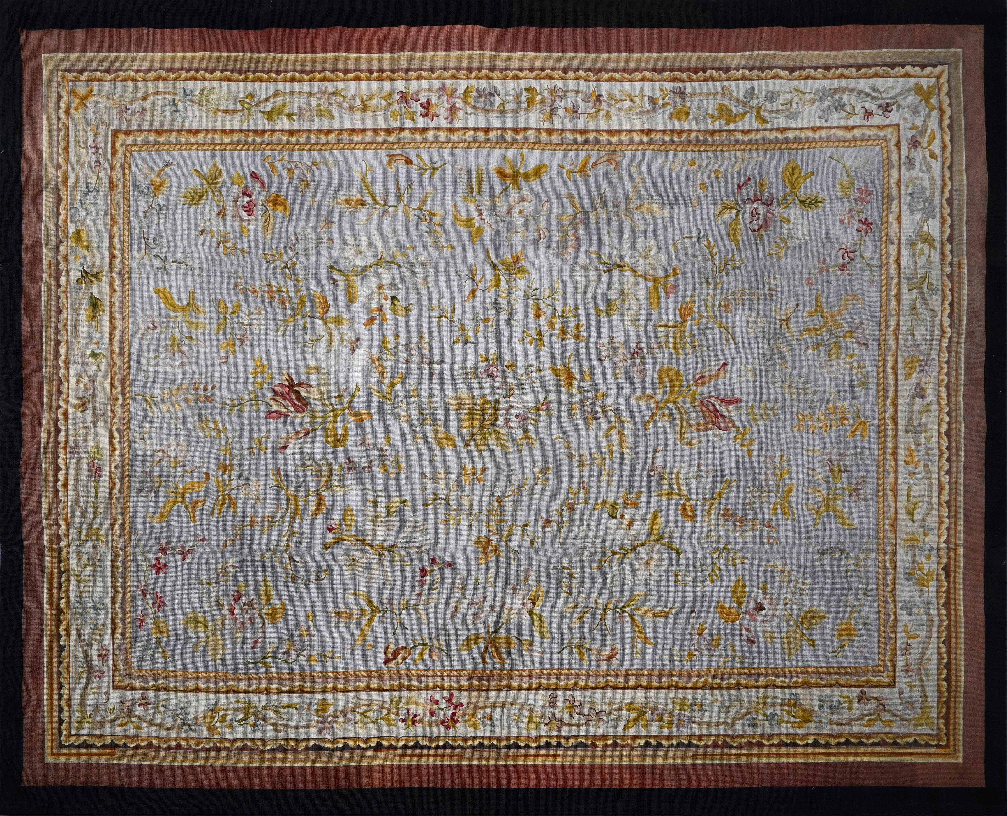 Antique Church Altar Rug Petit Point, France, 19th Century – 250x190 – N° 1552 In Excellent Condition For Sale In Paris, FR