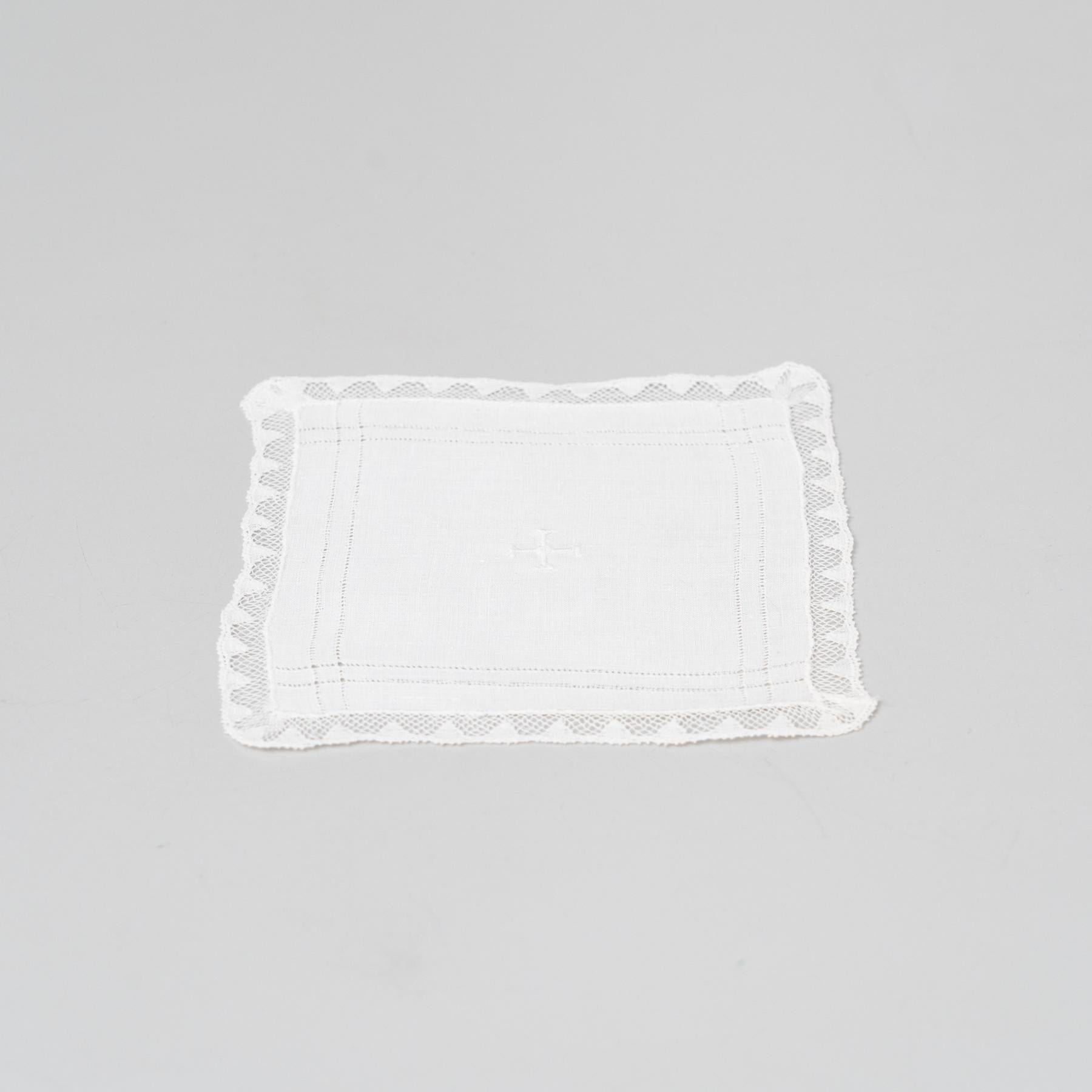 Tissu d'autel traditionnel d'église ancien, vers 1950 4
