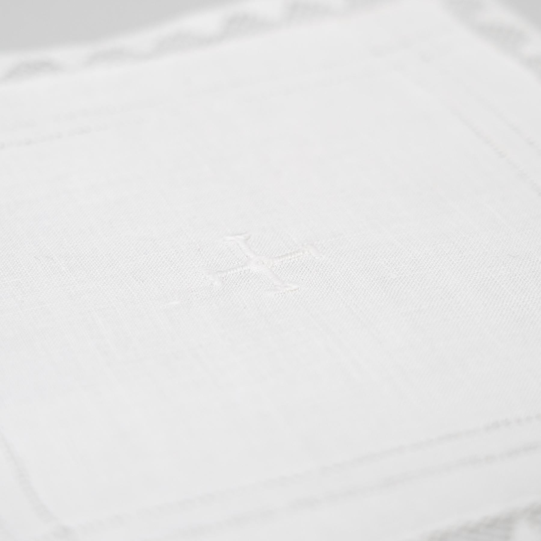 Tissu d'autel traditionnel d'église ancien, vers 1950 6