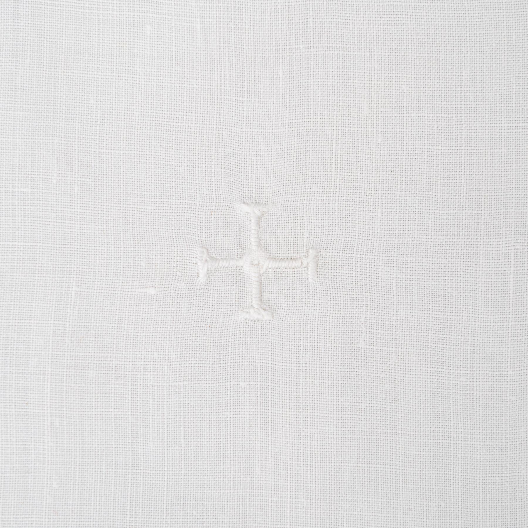 Tissu d'autel traditionnel d'église ancien, vers 1950 1