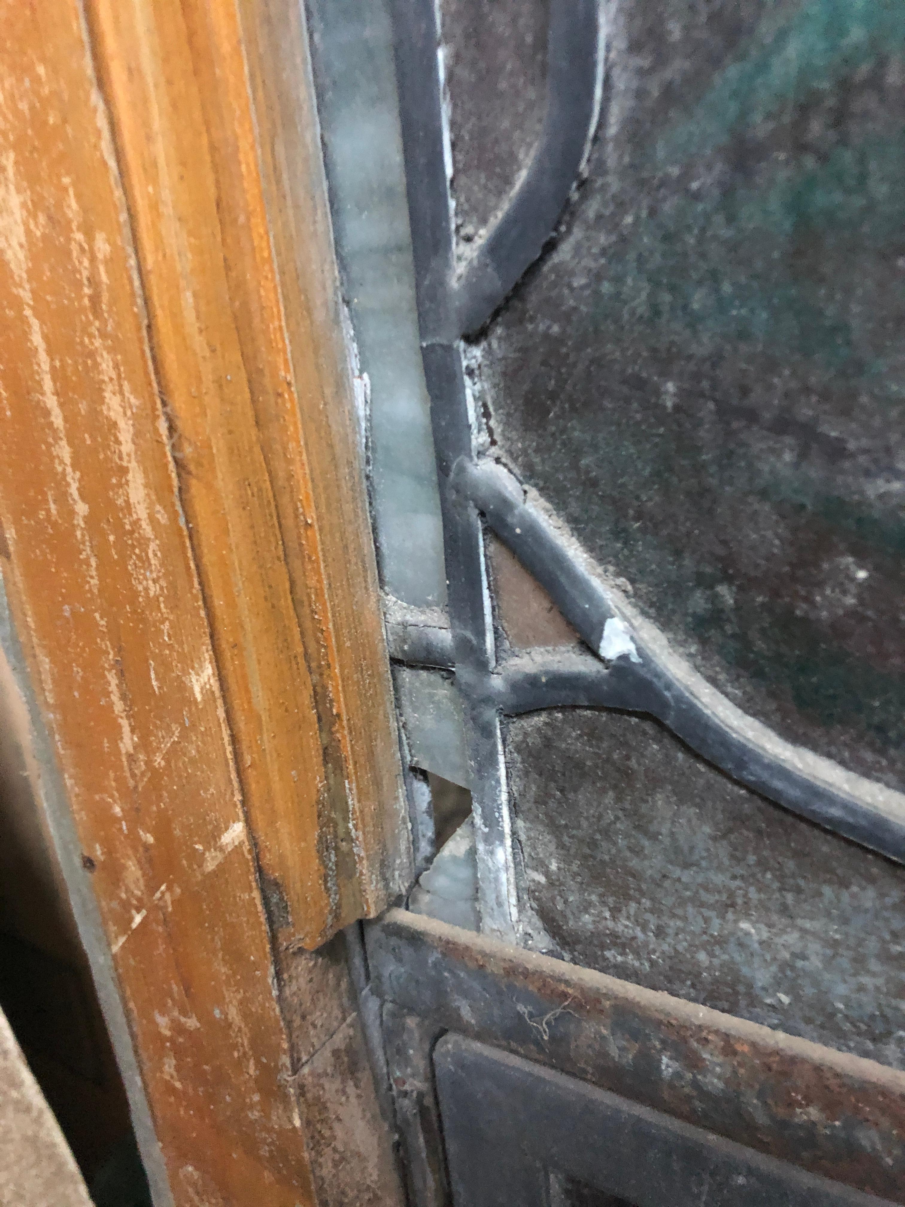 Ventana antigua de iglesia 28