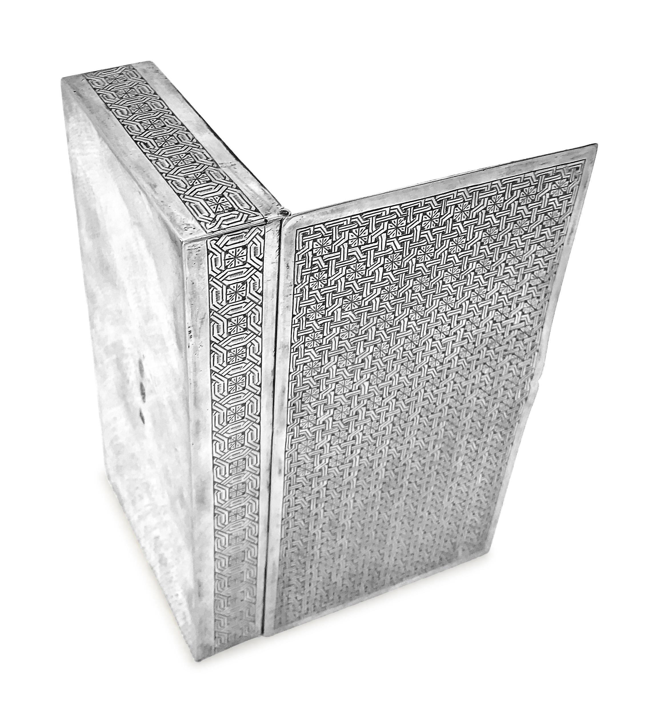 Antique Cigarette Box Rectangle In Silver  In Fair Condition For Sale In Jackson Heights, NY