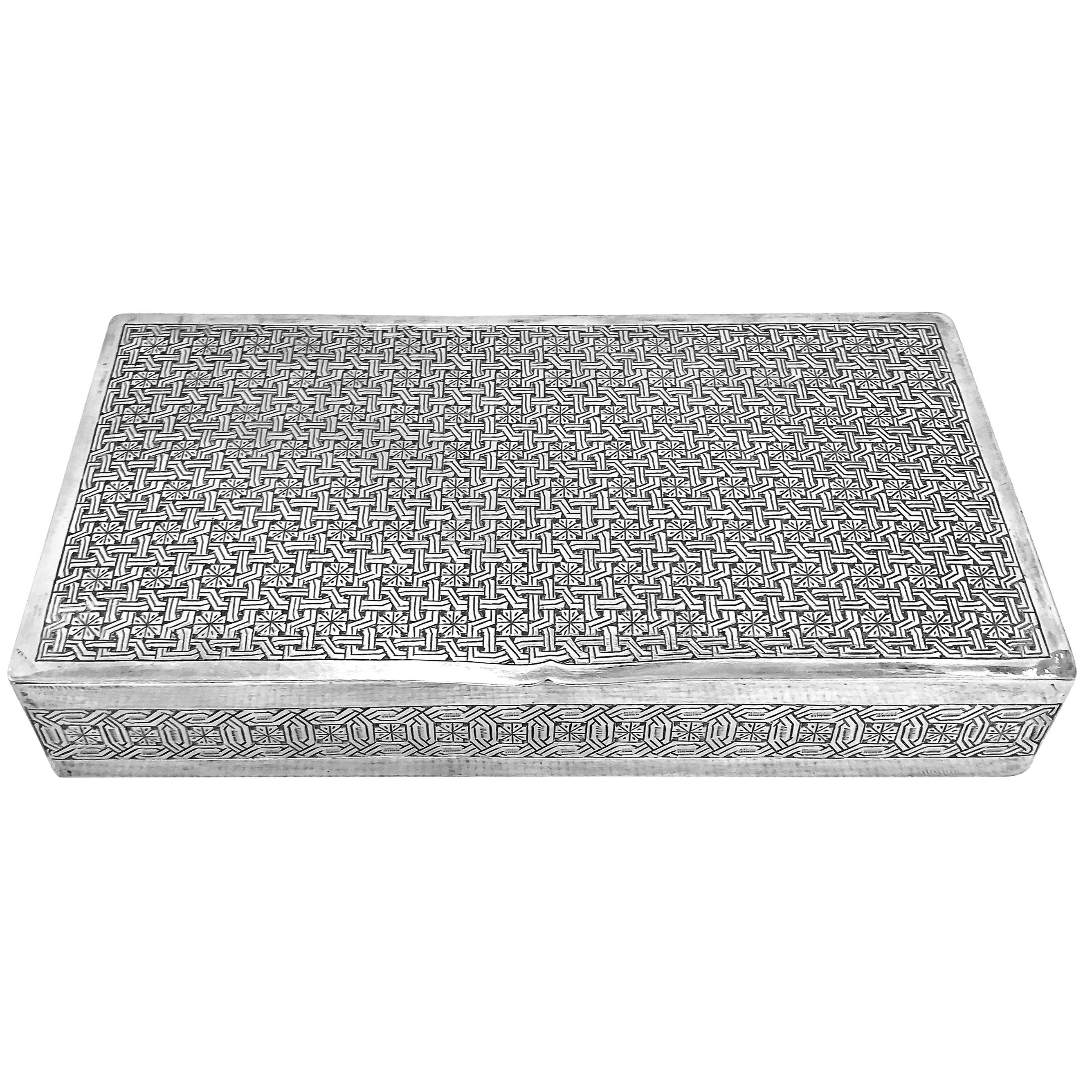 Antique Cigarette Box Rectangle In Silver  im Angebot
