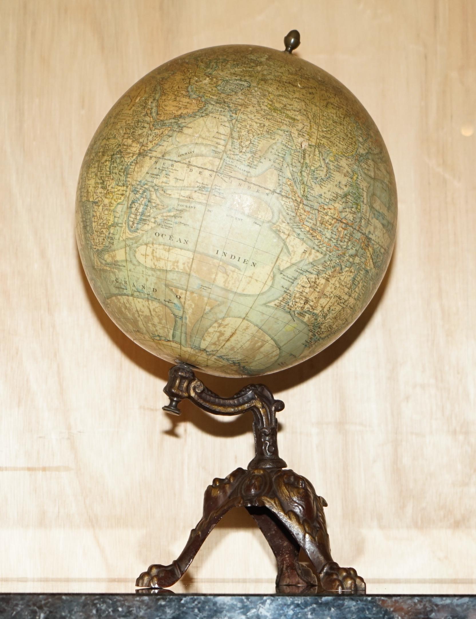 Royal House Antiques

The House of Antiques a le plaisir d'offrir à la vente ce Globe Terrestre original absolument exquis, datant de 1860-1880, de J Lebegue & Cie, sur une base pivotante en fonte ornementale.

Un exemple vraiment étonnant de ce