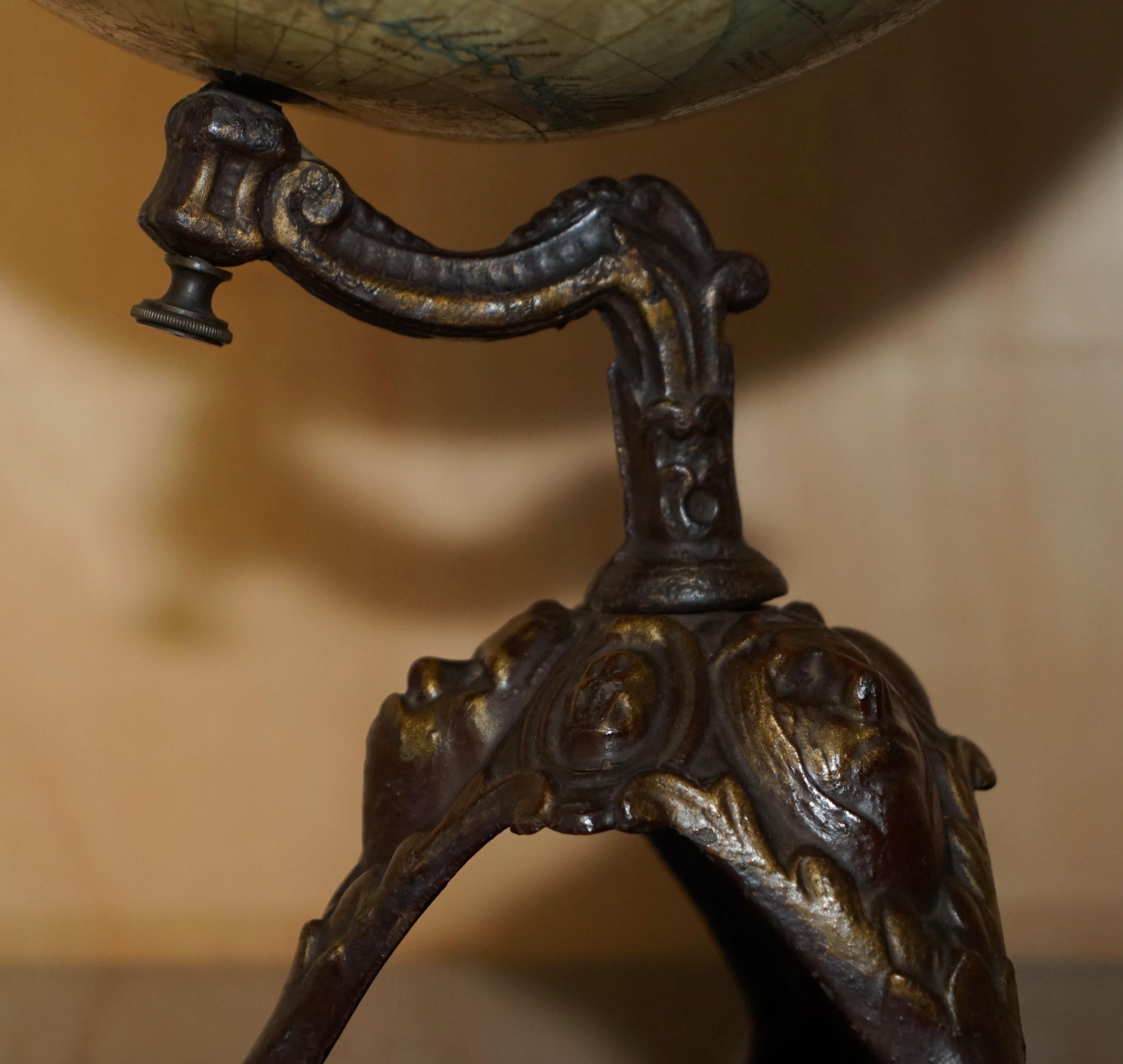 Fin du XIXe siècle ANTiQUE CIR 1880 J LEBEGUE & Cie PARIS TERRESTRIAL LITHOGRAPHIQUE GLOBE CAST IRON en vente