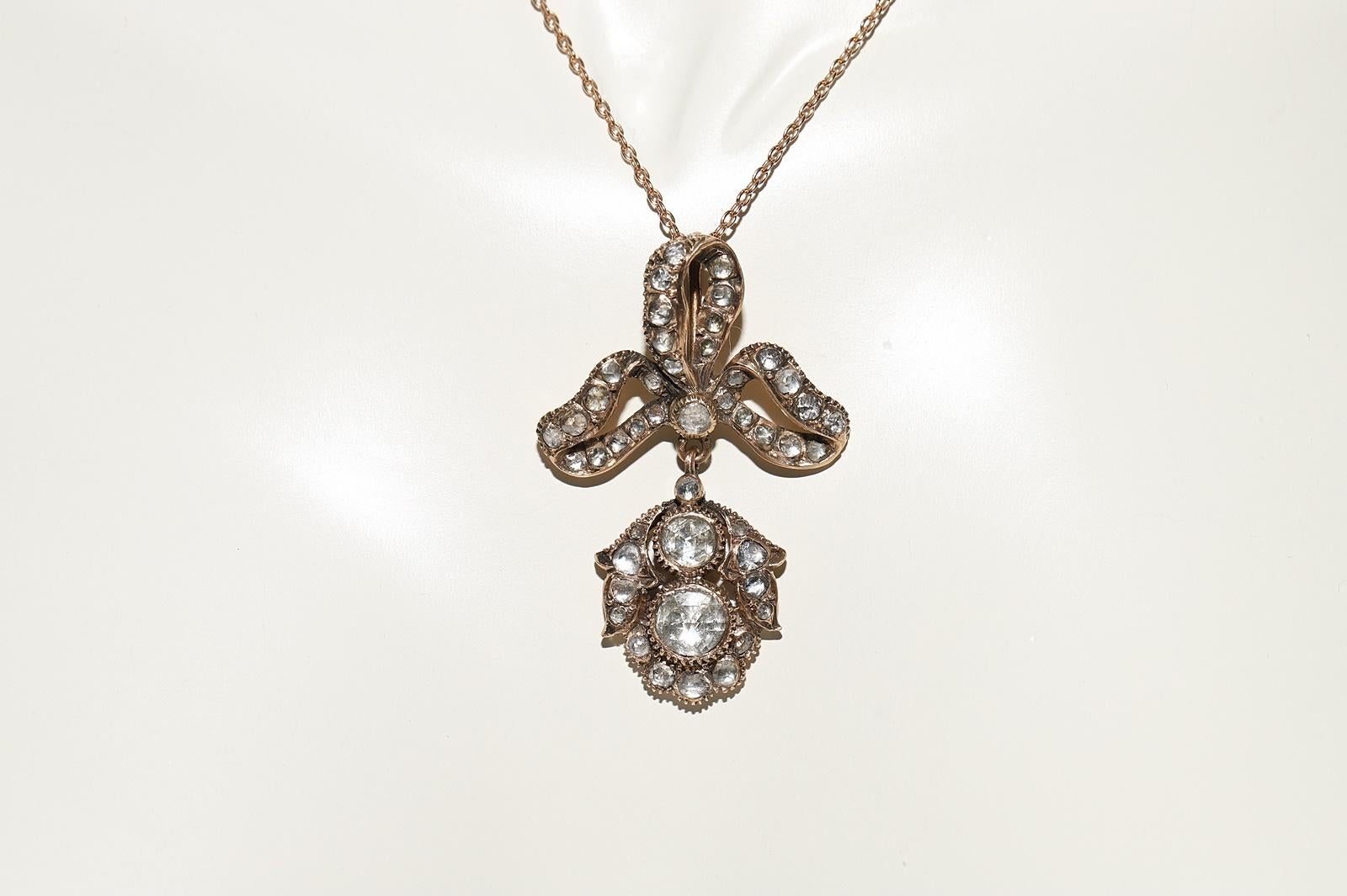 En très bon état.
Le poids total est de 8,1 grammes.
Le diamant est de 1,40 ct.
Le diamant est de couleur H-I-J et de pureté s1-s2-s3.
La longueur totale de la chaîne est de 45 cm.
N'hésitez pas à nous contacter pour toute question.