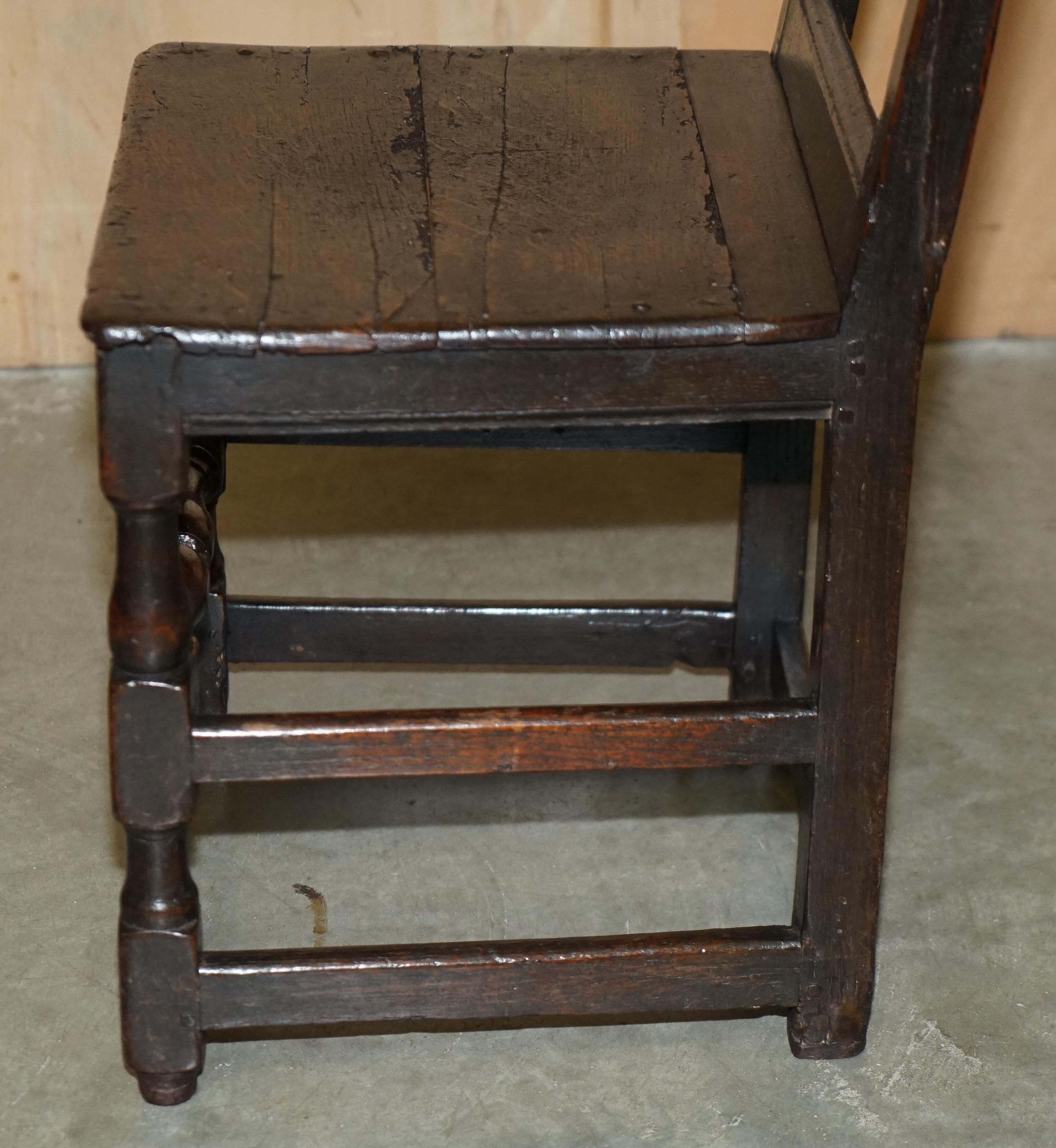 ANTIGUA SILLA OCCASiONAL DE ROBLE INGLÉS DEL SIGLO XVII CIRCA 1660-1680 CHARLES II en venta 6