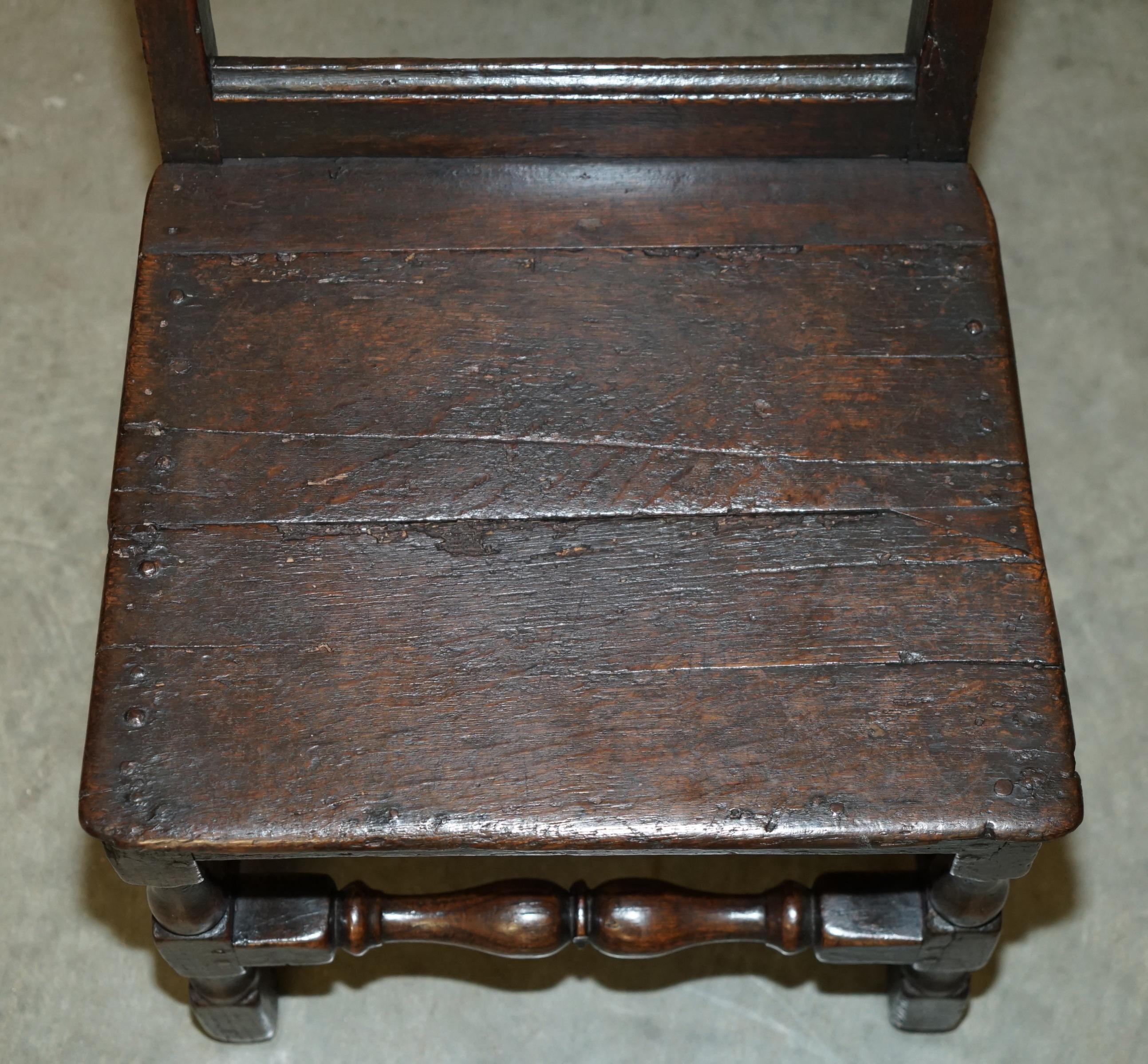 ANTIGUA SILLA OCCASiONAL DE ROBLE INGLÉS DEL SIGLO XVII CIRCA 1660-1680 CHARLES II Hecho a mano en venta