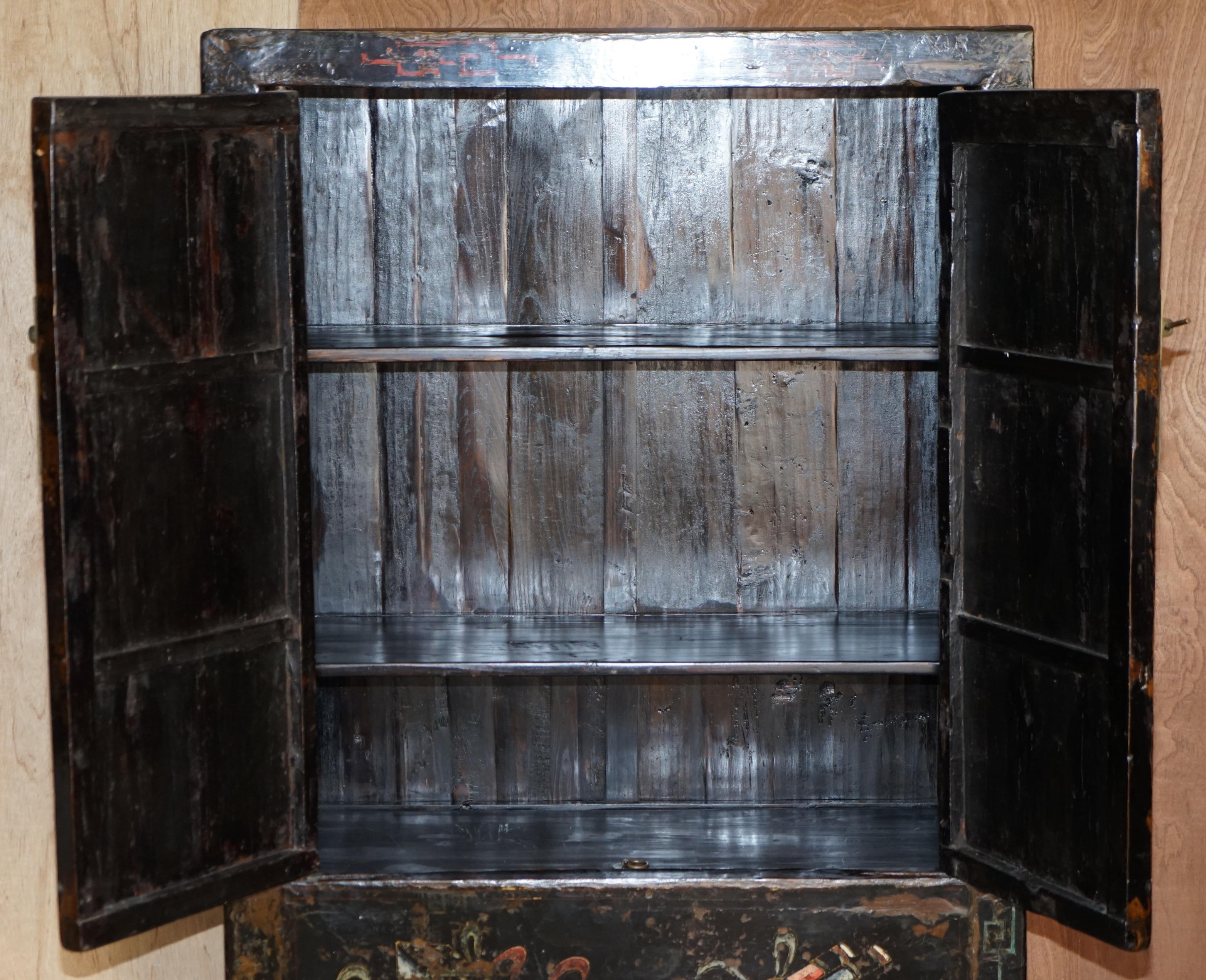 Antike um 1800 Chinesisch Hand gemalt Hochzeit Kabinett Haushälterinnen Cupboard im Angebot 7