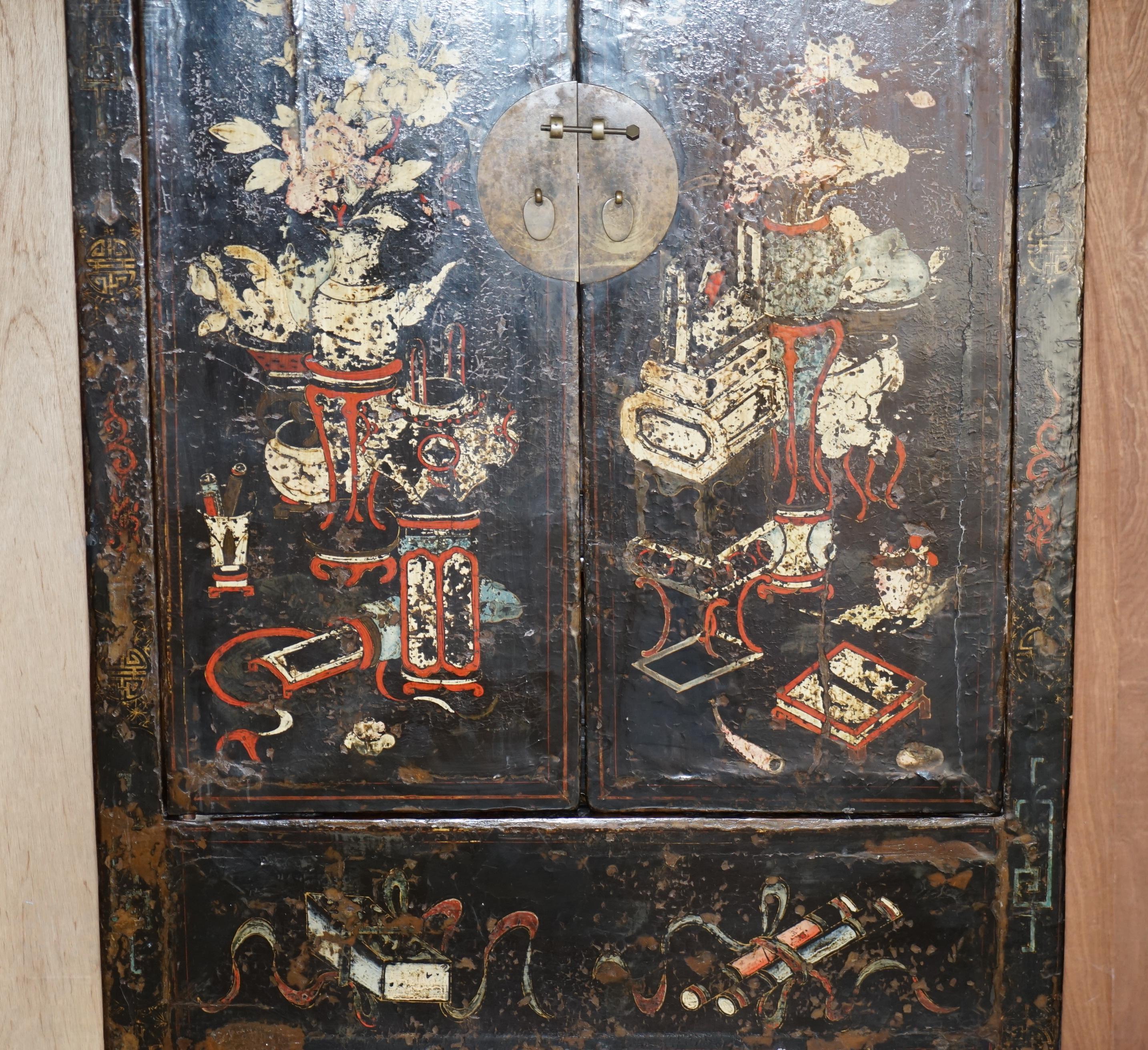 Antike um 1800 Chinesisch Hand gemalt Hochzeit Kabinett Haushälterinnen Cupboard (George III.) im Angebot