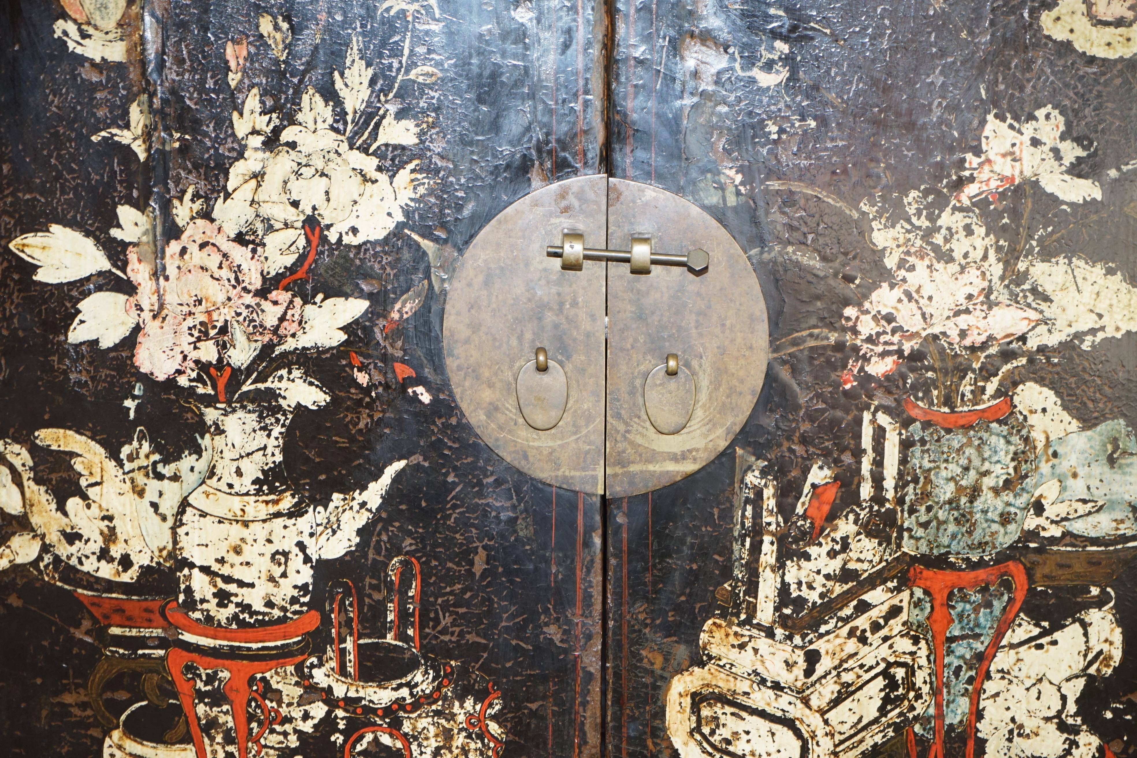 Antike um 1800 Chinesisch Hand gemalt Hochzeit Kabinett Haushälterinnen Cupboard im Angebot 1
