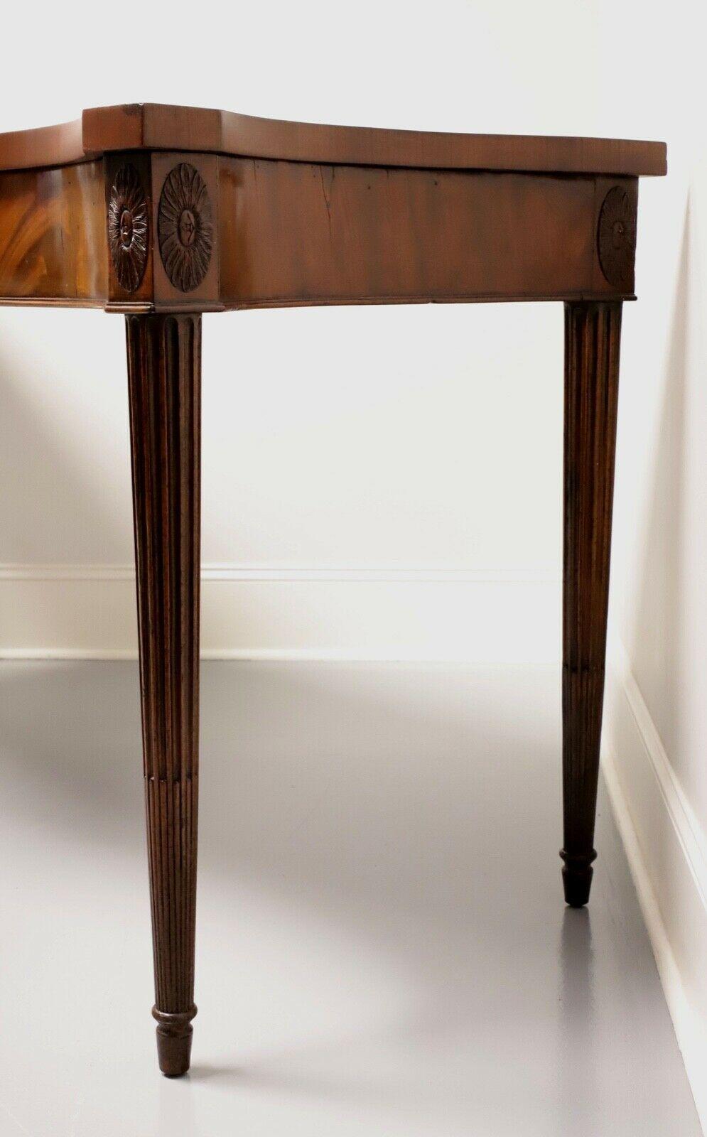 Antique Circa 1800 Mahogany George III Serpentine Serving Table / Sideboard In Good Condition In Charlotte, NC