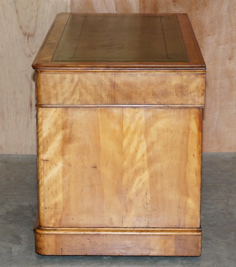 Antique circa 1830-1850 James Winter & Sons London Satinwood Green Leather Desk For Sale 8