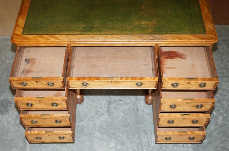 Antique circa 1830-1850 James Winter & Sons London Satinwood Green Leather Desk For Sale 10