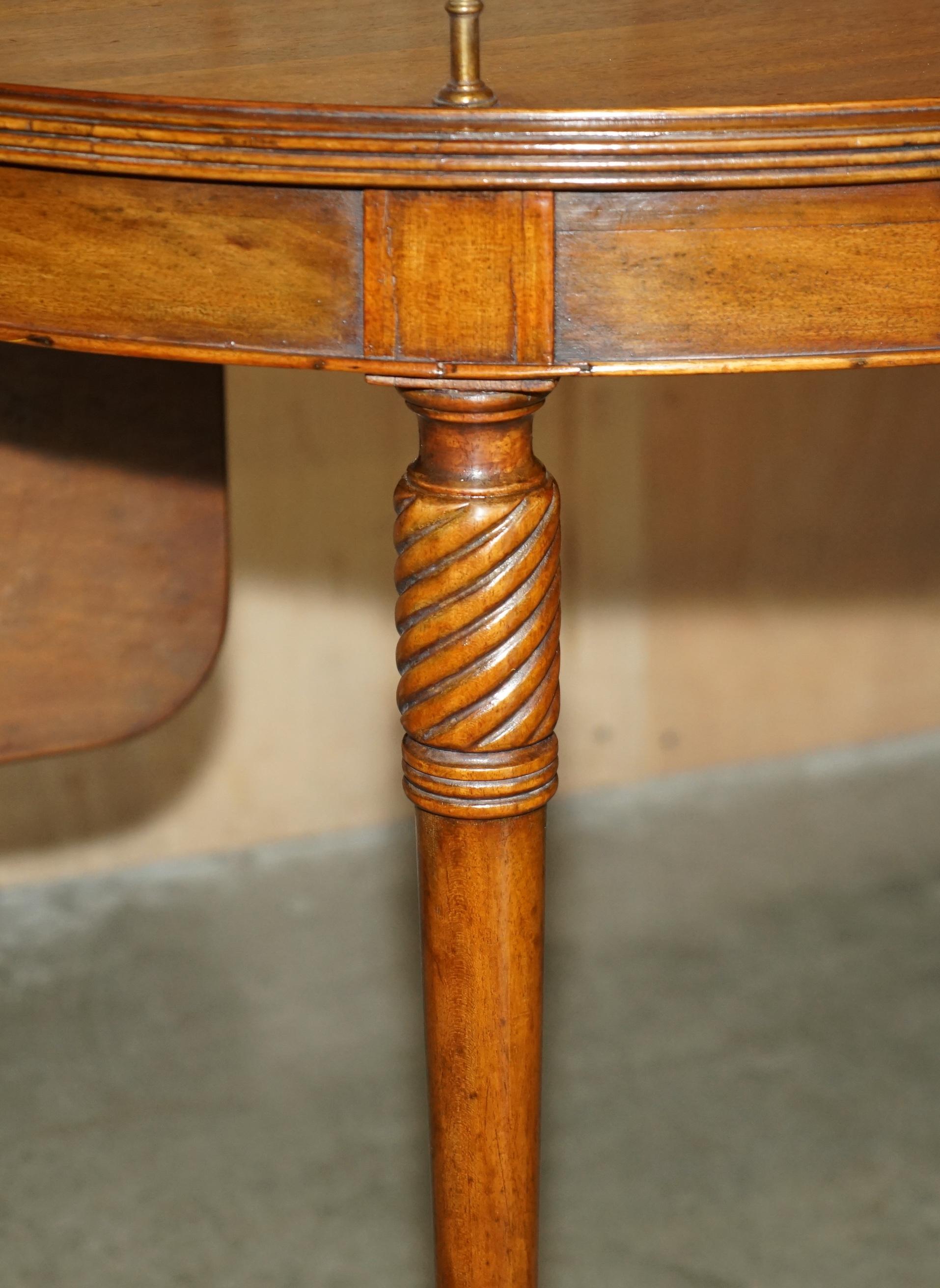ANTIQUE CIRCA 1840 EARLY VICTORIAN EXTENDING HUNT TABLE WiTH BRASS GALLERY SHELF For Sale 5