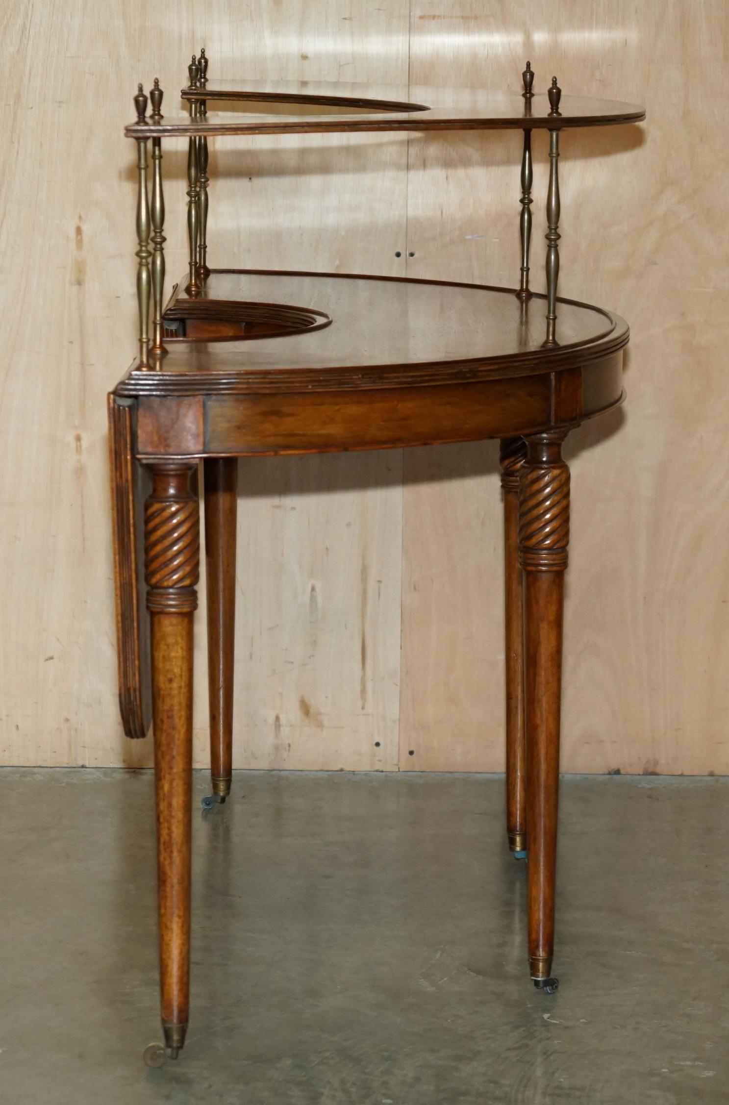 ANTIQUE CIRCA 1840 EARLY VICTORIAN EXTENDING HUNT TABLE WiTH BRASS GALLERY SHELF For Sale 6