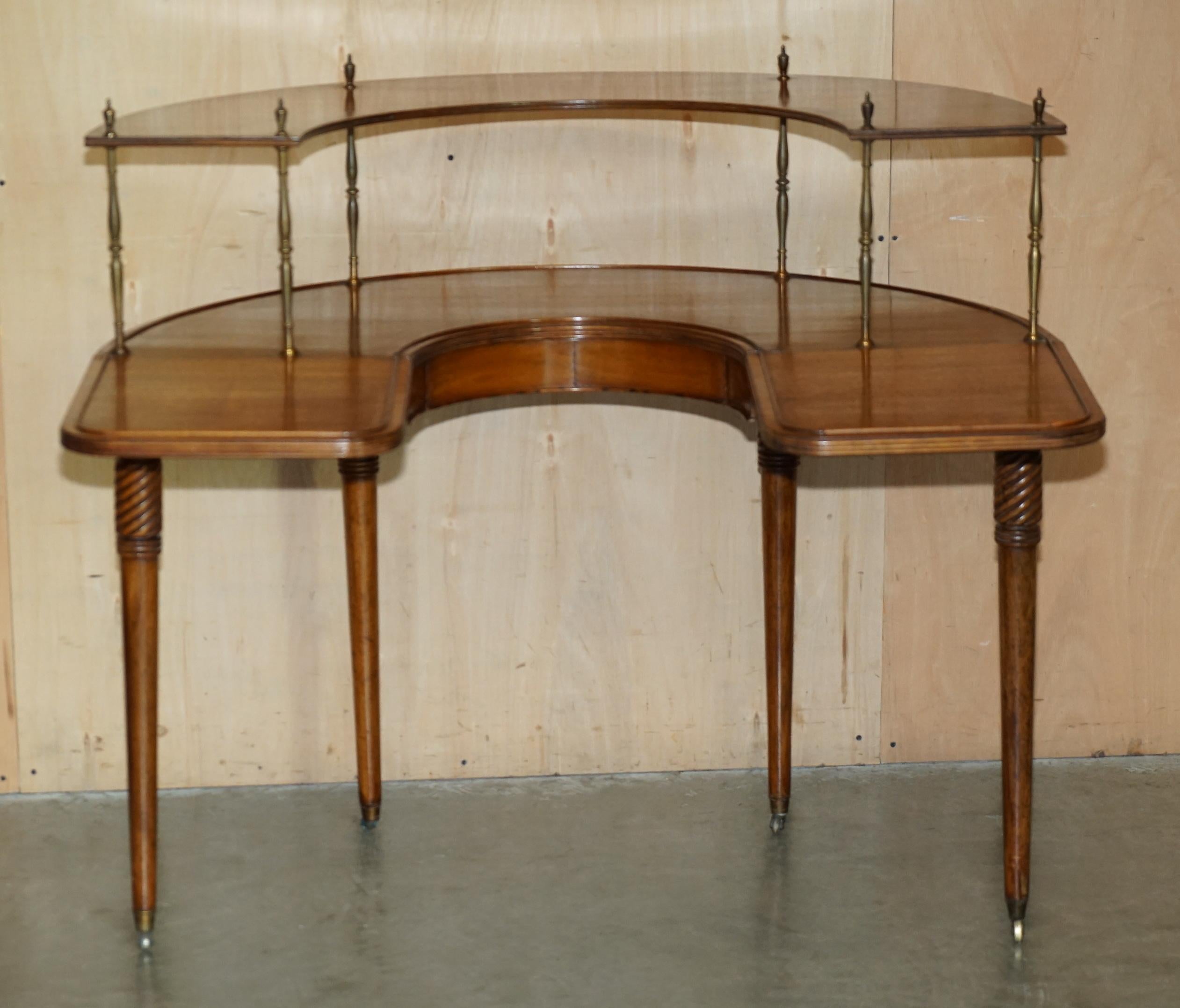ANTIQUE CIRCA 1840 EARLY VICTORIAN EXTENDING HUNT TABLE WiTH BRASS GALLERY SHELF For Sale 10