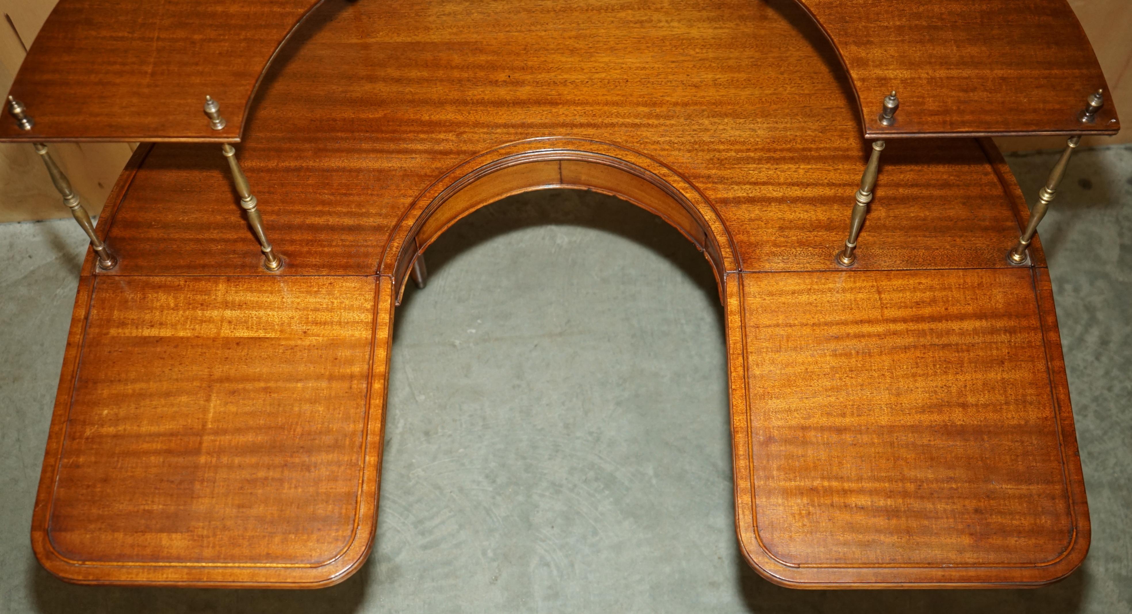 ANTIQUE CIRCA 1840 EARLY VICTORIAN EXTENDING HUNT TABLE WiTH BRASS GALLERY SHELF For Sale 11