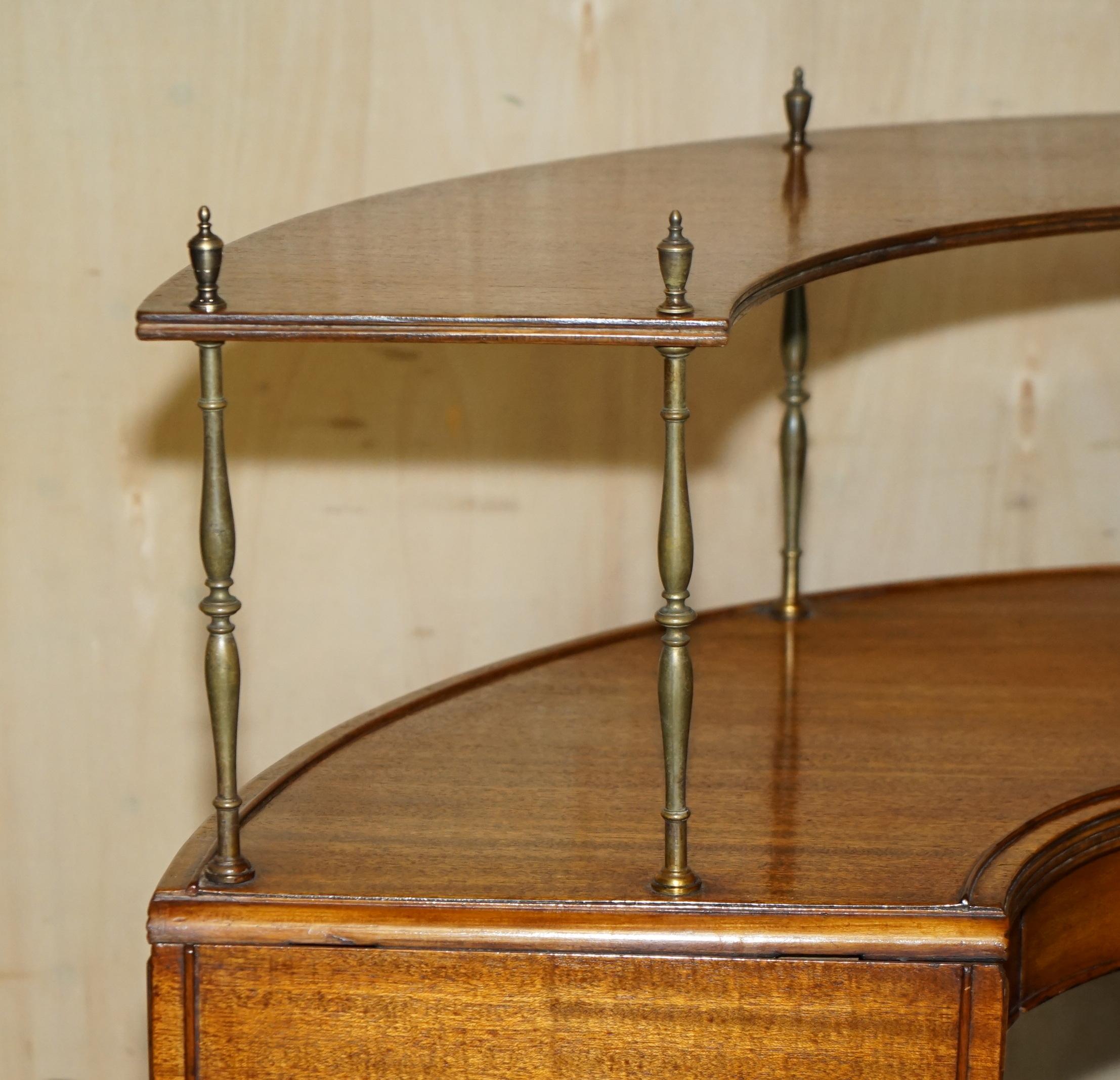 Hand-Crafted ANTIQUE CIRCA 1840 EARLY VICTORIAN EXTENDING HUNT TABLE WiTH BRASS GALLERY SHELF For Sale