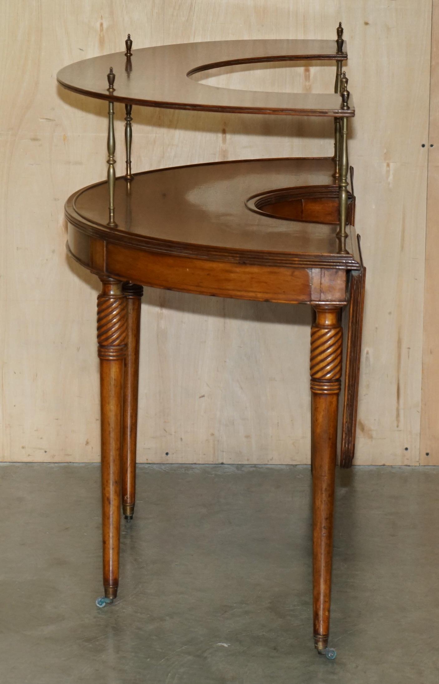 ANTIQUE CIRCA 1840 EARLY VICTORIAN EXTENDING HUNT TABLE WiTH BRASS GALLERY SHELF For Sale 1