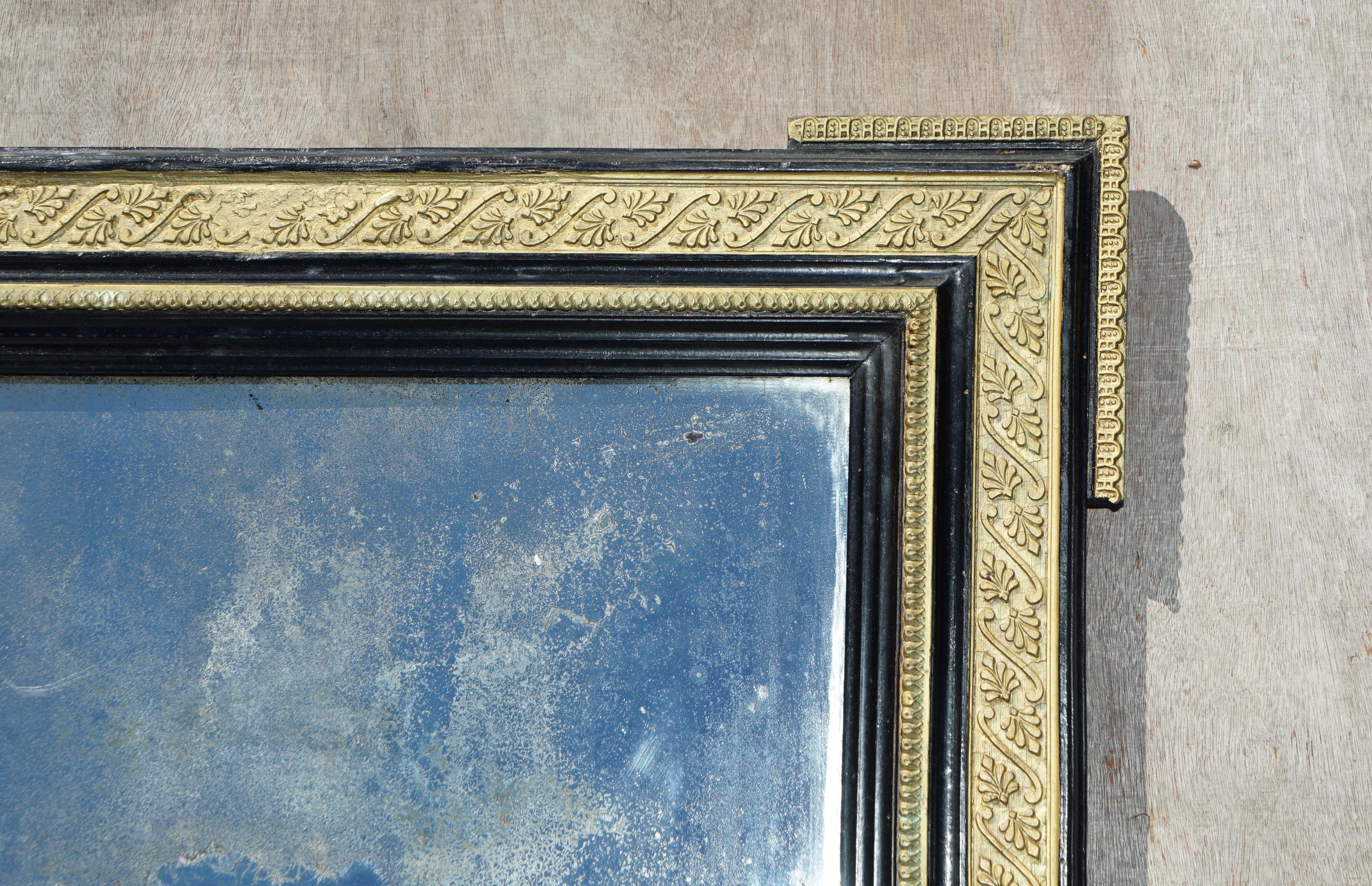 ANTIQUE CIRCA 1840 ITALIAN FOXED GLASS ORIGINAL PLATE MiRROR STUNNING GILT FRAME For Sale 5