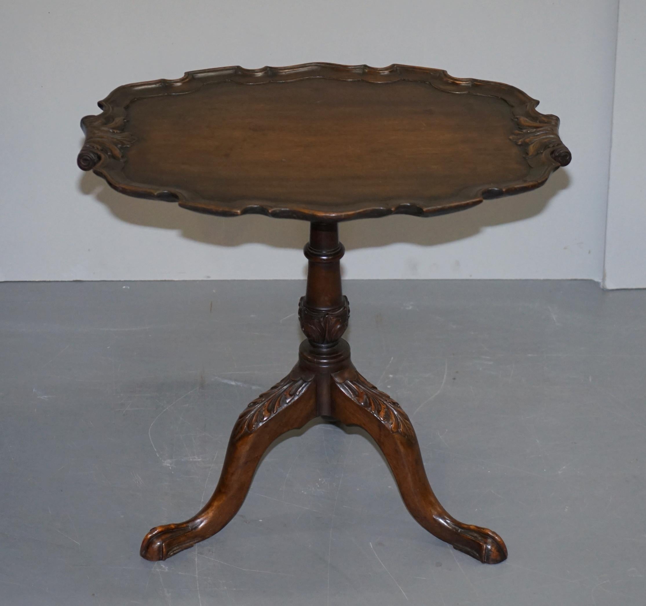 Early Victorian Antique circa 1840 Hardwood Carved Tripod Tilt-Top Side Table Claw and Ball Feet