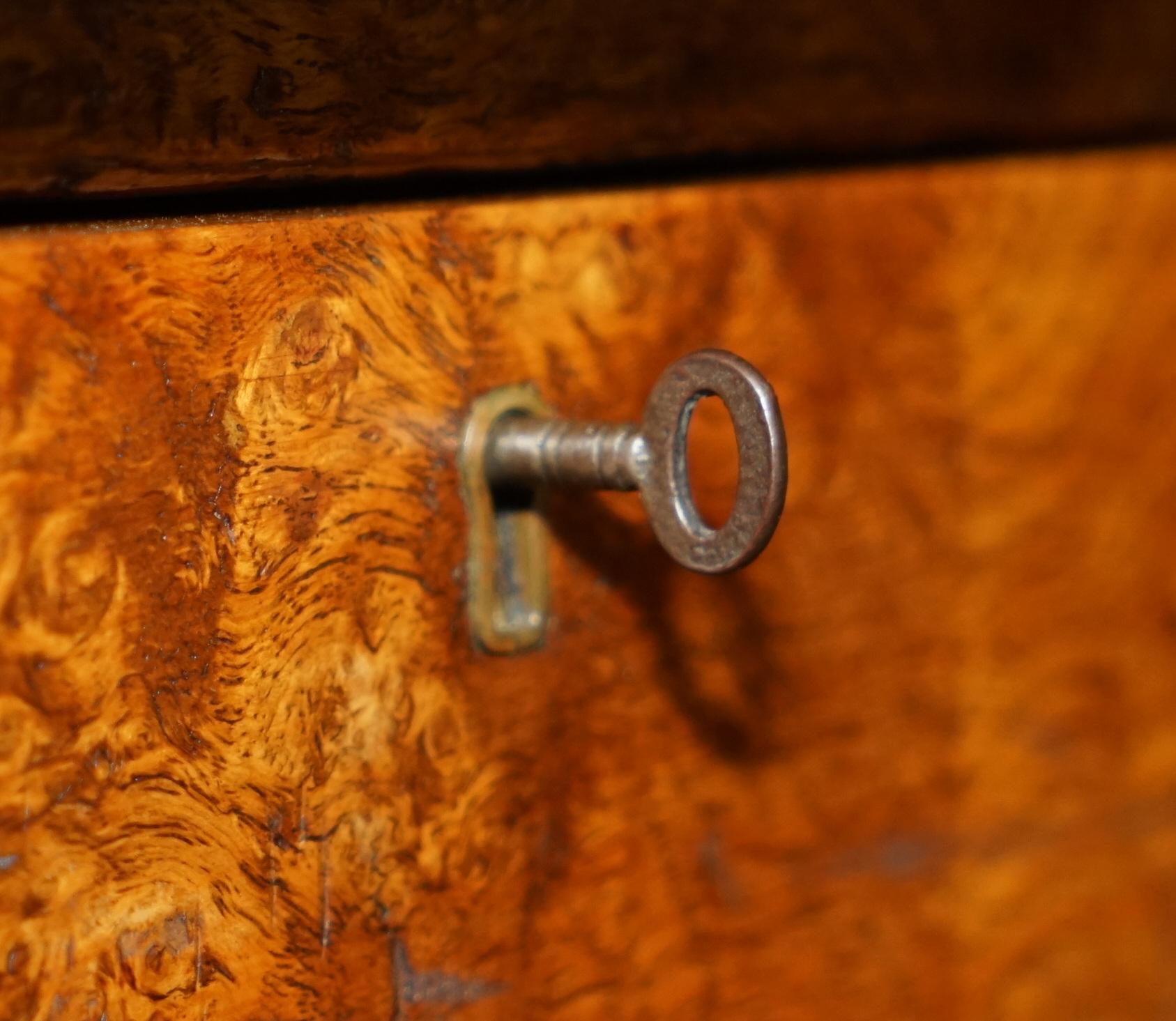 BUREAU DE TABLE DE BIBLIOTHÈQUE ANTIQUE CIRQUE 1840, CHÊNE POLLARD, CUIR BRONZE, SURFACE CUISINE en vente 5