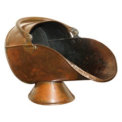 Bouteille de casque de charbon en cuivre anglaise ancienne datant d'environ 1860 pour cheminées