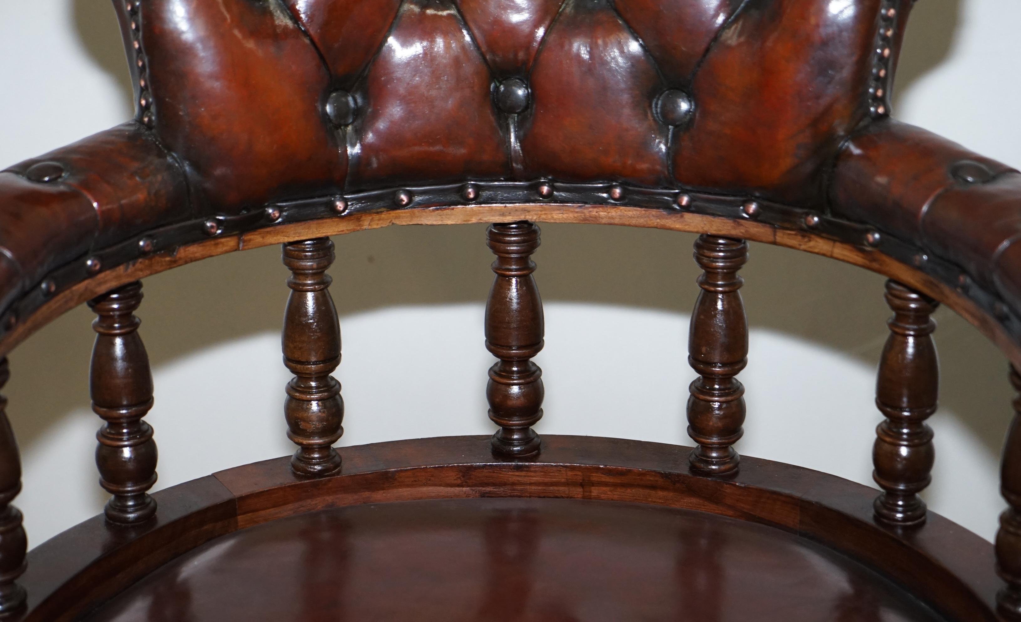 Ancienne chaise de capitaine pivotante en cuir marron cigare profond entièrement restaurée, datant d'environ 1860 2