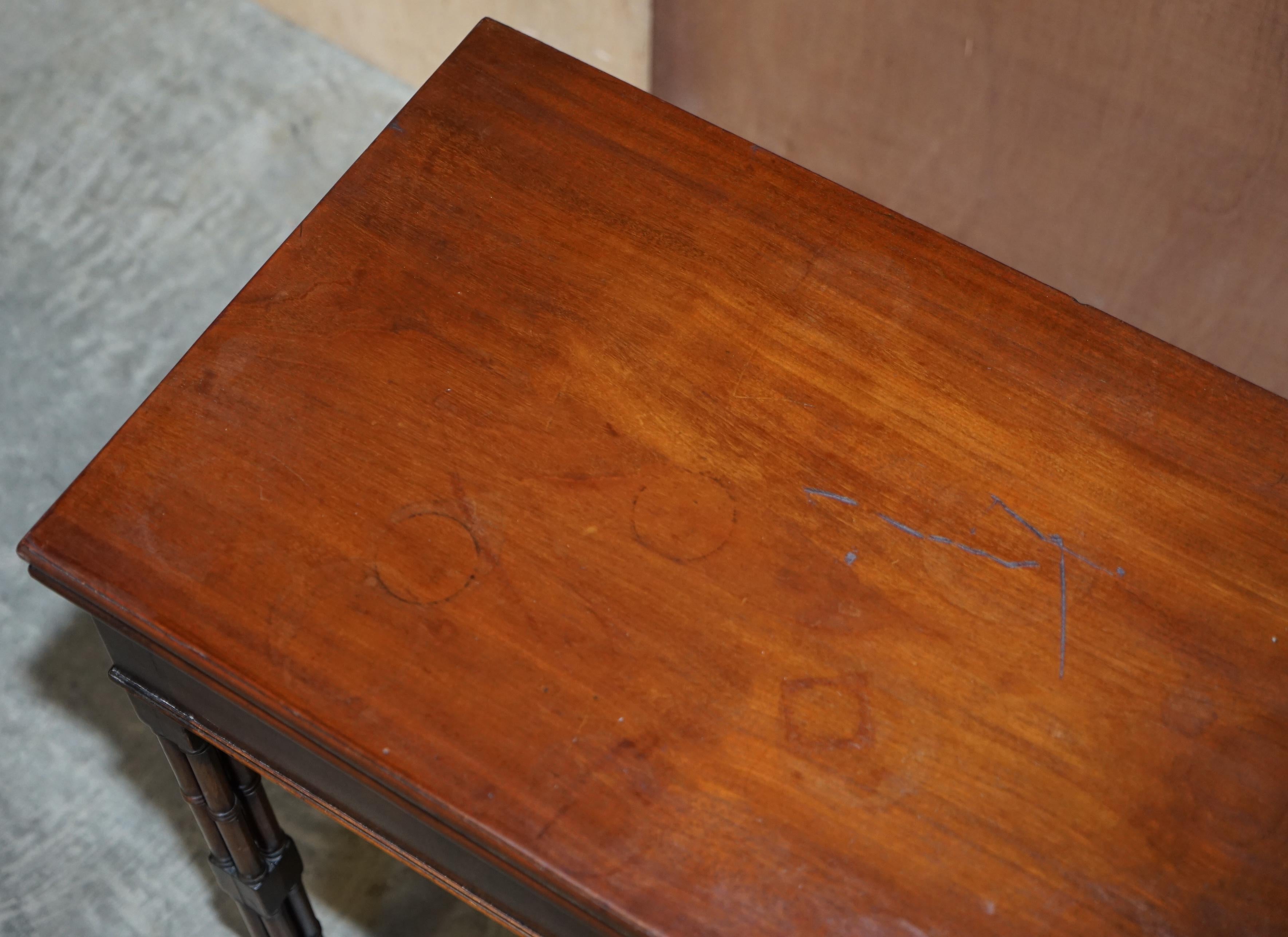 Fait main Ancienne table à cartes à colonnes en forme de grappe avec pieds pliés de Thomas Chippendale, datant d'environ 1860 en vente