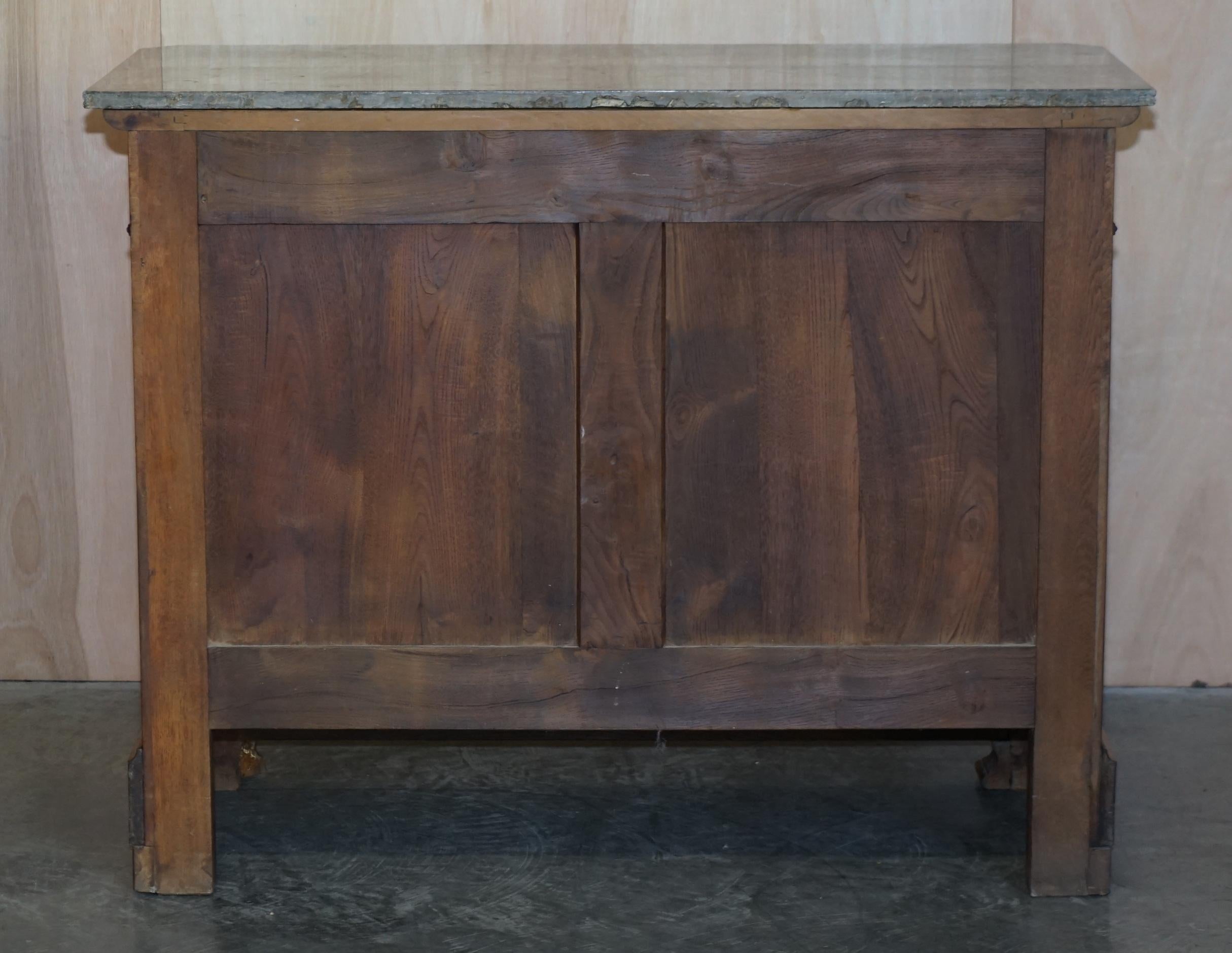 Antico cassettone in noce e marmo del 1860 circa con chiave originale in vendita 2