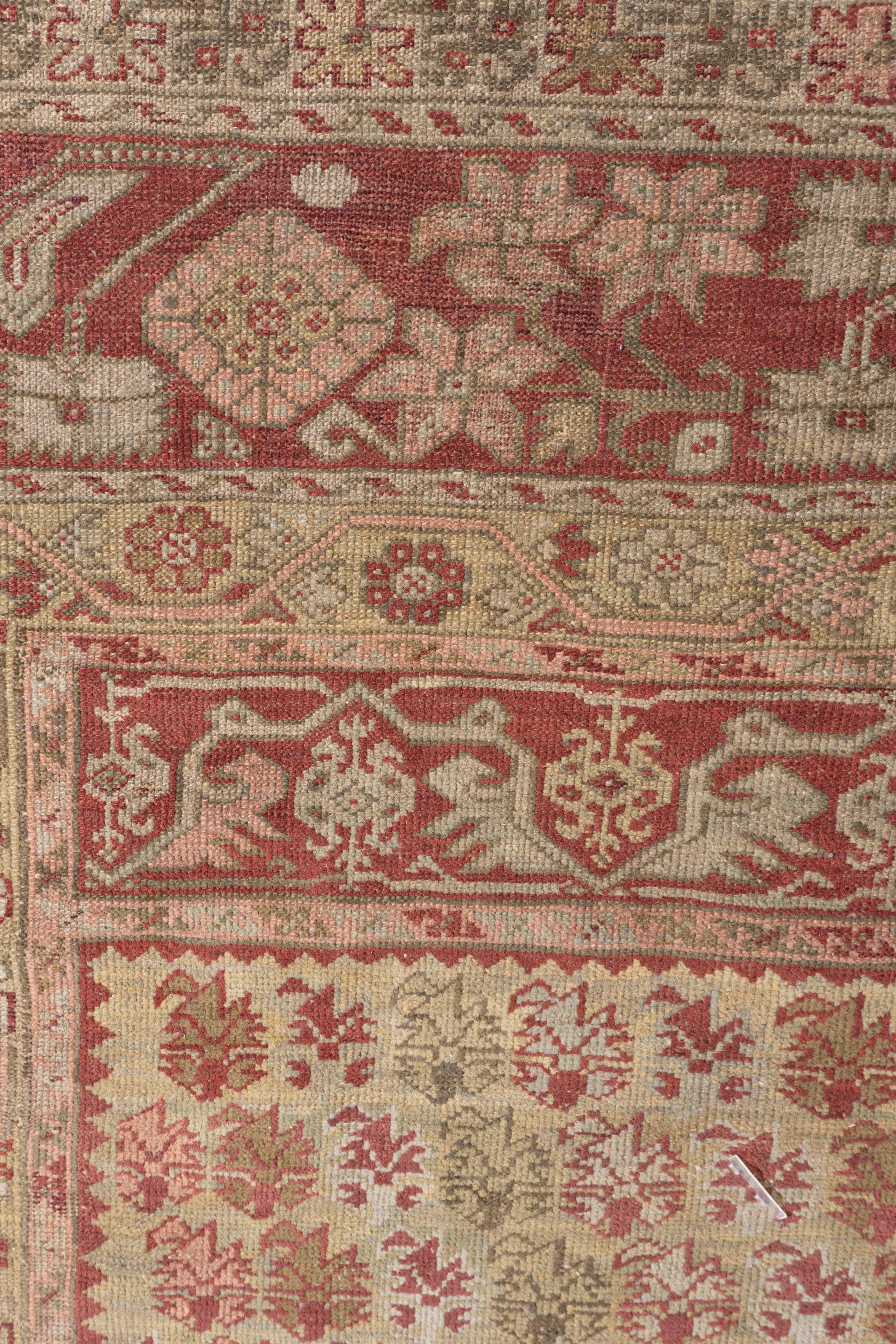 Antiker, handgeknüpfter, weicher, pfirsichfarbener, türkischer Ghiordes-Teppich aus der Zeit um 1870 13'8 X 17'7 (19. Jahrhundert) im Angebot