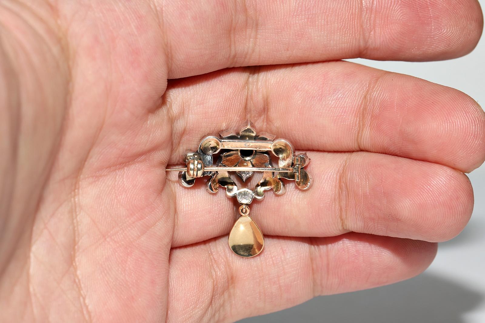 Antique  Circa 1870s 18k Gold Top Silver Natural Rose Cut Diamond Brooch For Sale 10