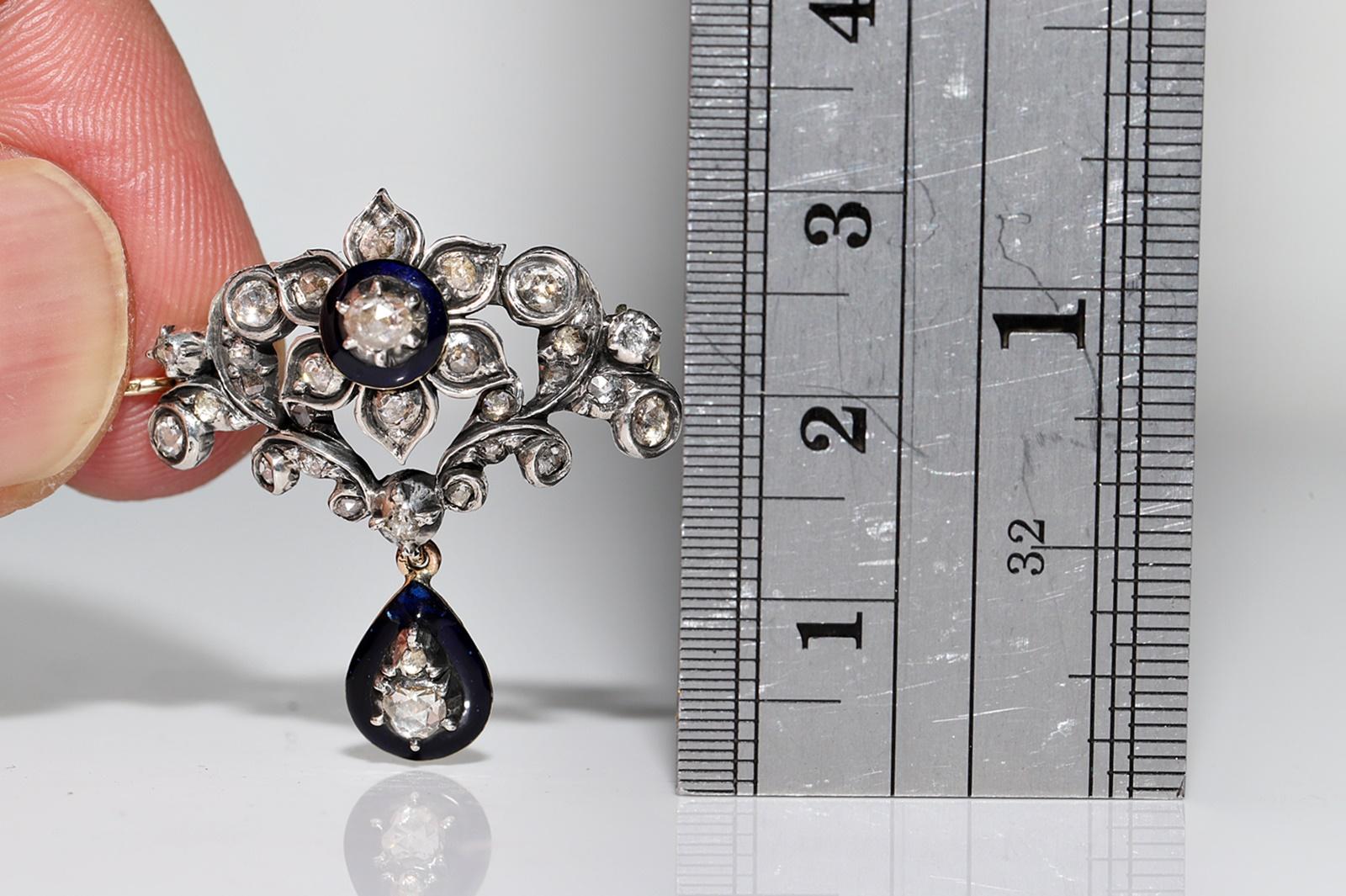 Antike  CIRCA 1870er Jahre 18k Gold Top Silver Natural Rose Cut Diamond Brosche (Viktorianisch) im Angebot