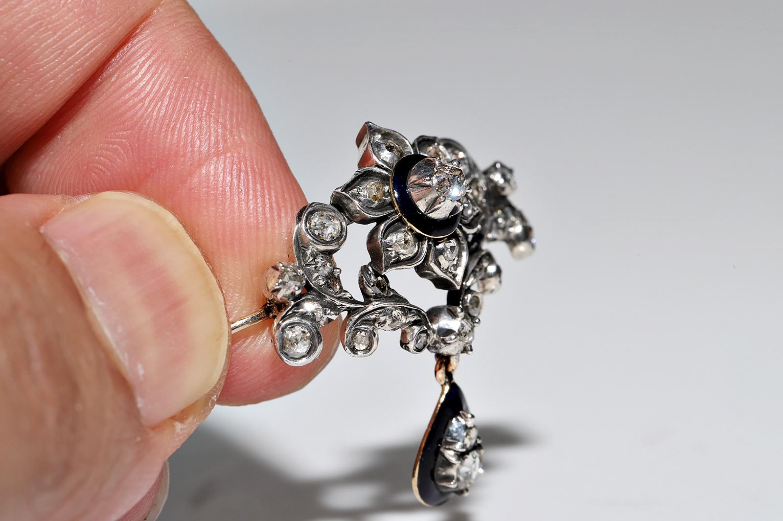 Antike  CIRCA 1870er Jahre 18k Gold Top Silver Natural Rose Cut Diamond Brosche (Rosenschliff) im Angebot