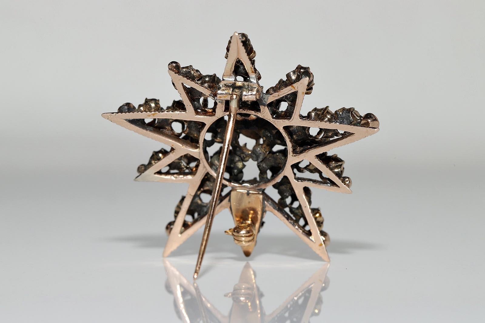 Antike Sternbrosche, ca. 1870er Jahre, 8k Gold, natürlicher Diamant im Rosenschliff und Smaragd im Rosenschliff  im Angebot 1