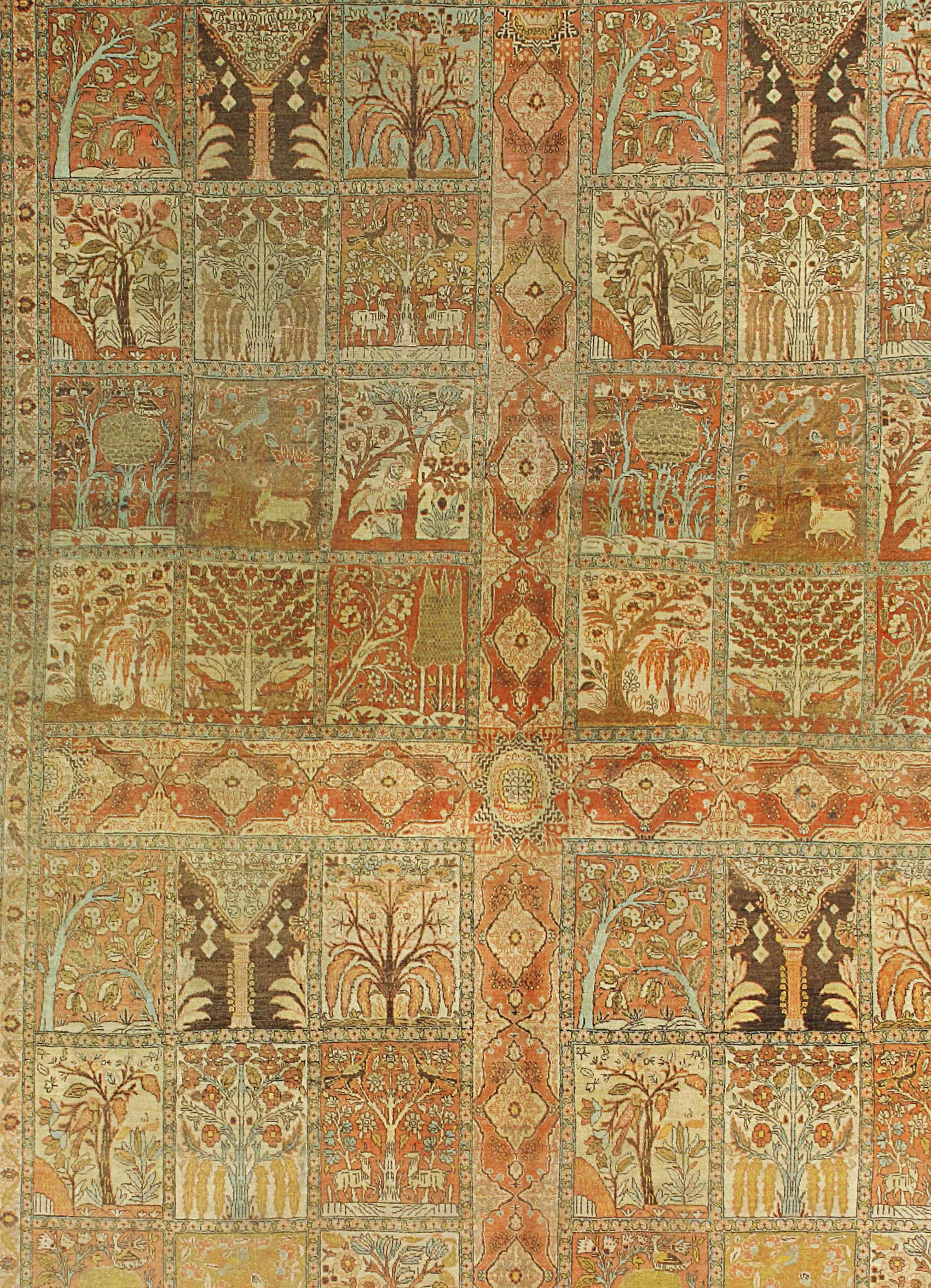 9'6 x 13'6. Tra i disegni più classici dei tappeti Tabriz del periodo della rinascita c'è il disegno del giardino. Questo divide il campo in piccoli pannelli, ciascuno con un motivo di giardino: alberi, arbusti e animali. Gli alberi includono