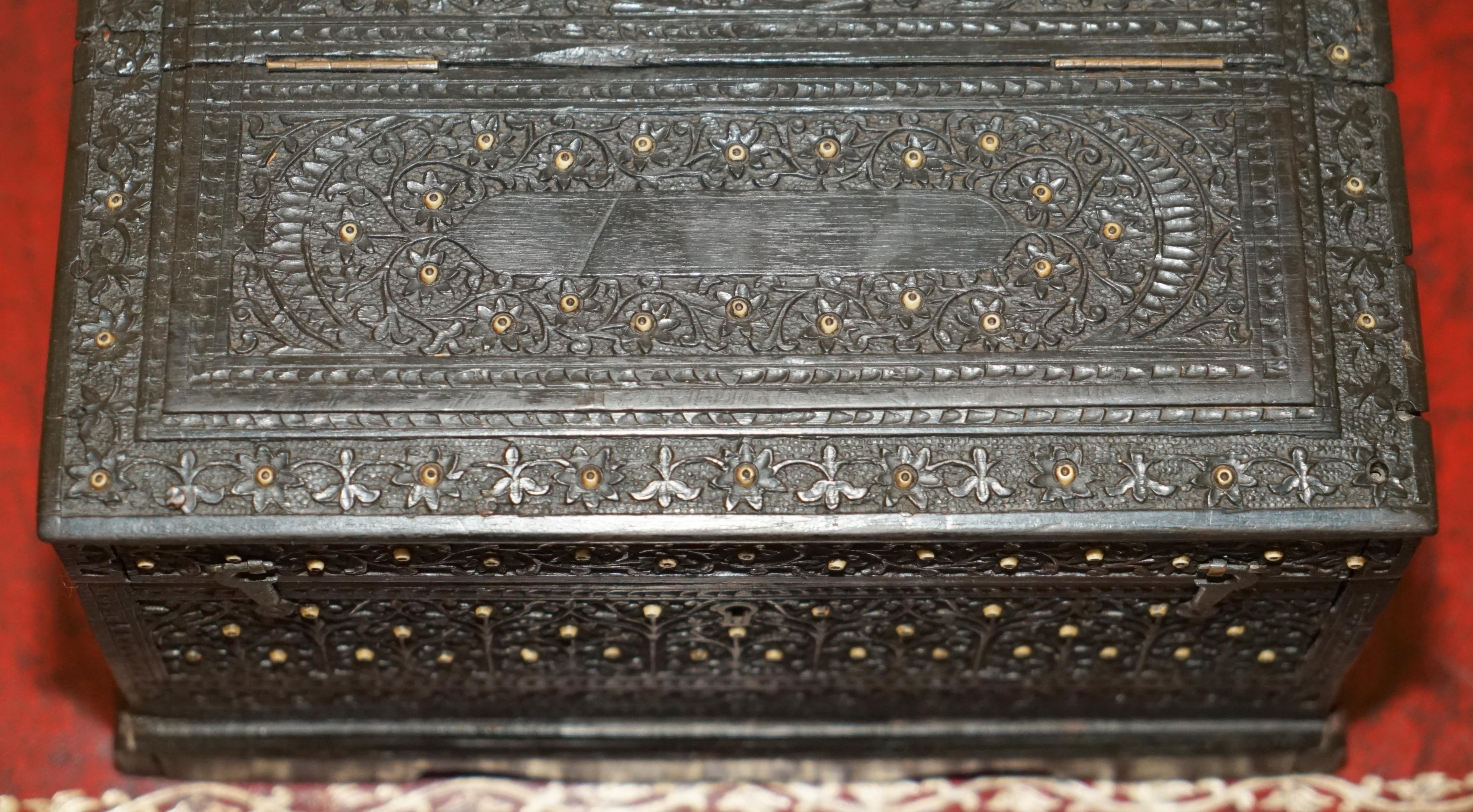 ANTIQUE CiRCA 1880 BURMESE HAND CARVED SEWING BOX WITH THE ORIGINAL CONTENTS For Sale 2
