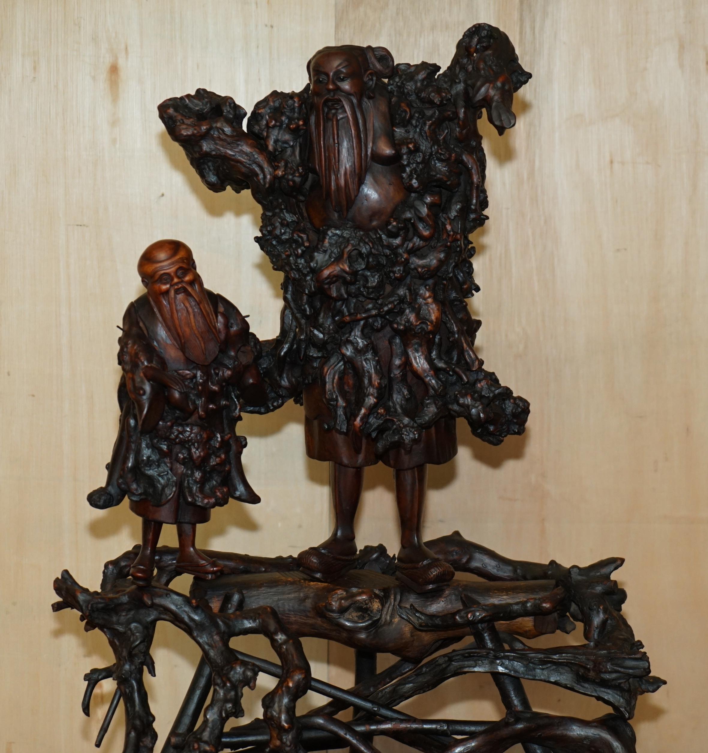 Royal House Antiques

The House Antiques a le plaisir de proposer à la vente cette charmante statue antique en bois de loupe ou de ronce, sculptée à la main, représentant les deux sages sur une plate-forme. 

Veuillez noter que les frais de