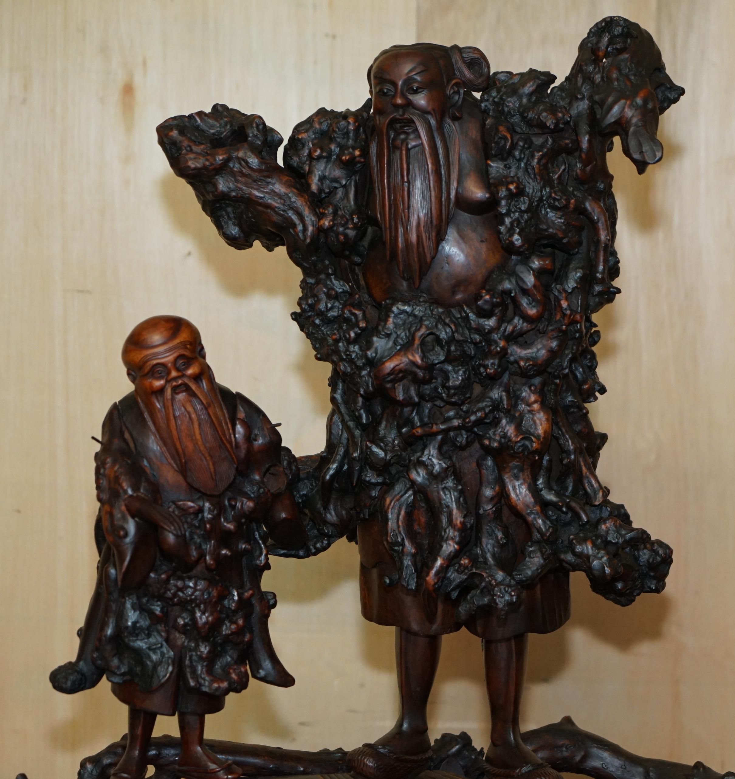 Exportation chinoise ANTIQUE CIRCA 1880 CHINESE BURR / BURL ROOT WOOD CARViNGS OF WISEMEN ON PLATFORM (CARAVANE DE SAGES SUR PLATE-FORME) en vente