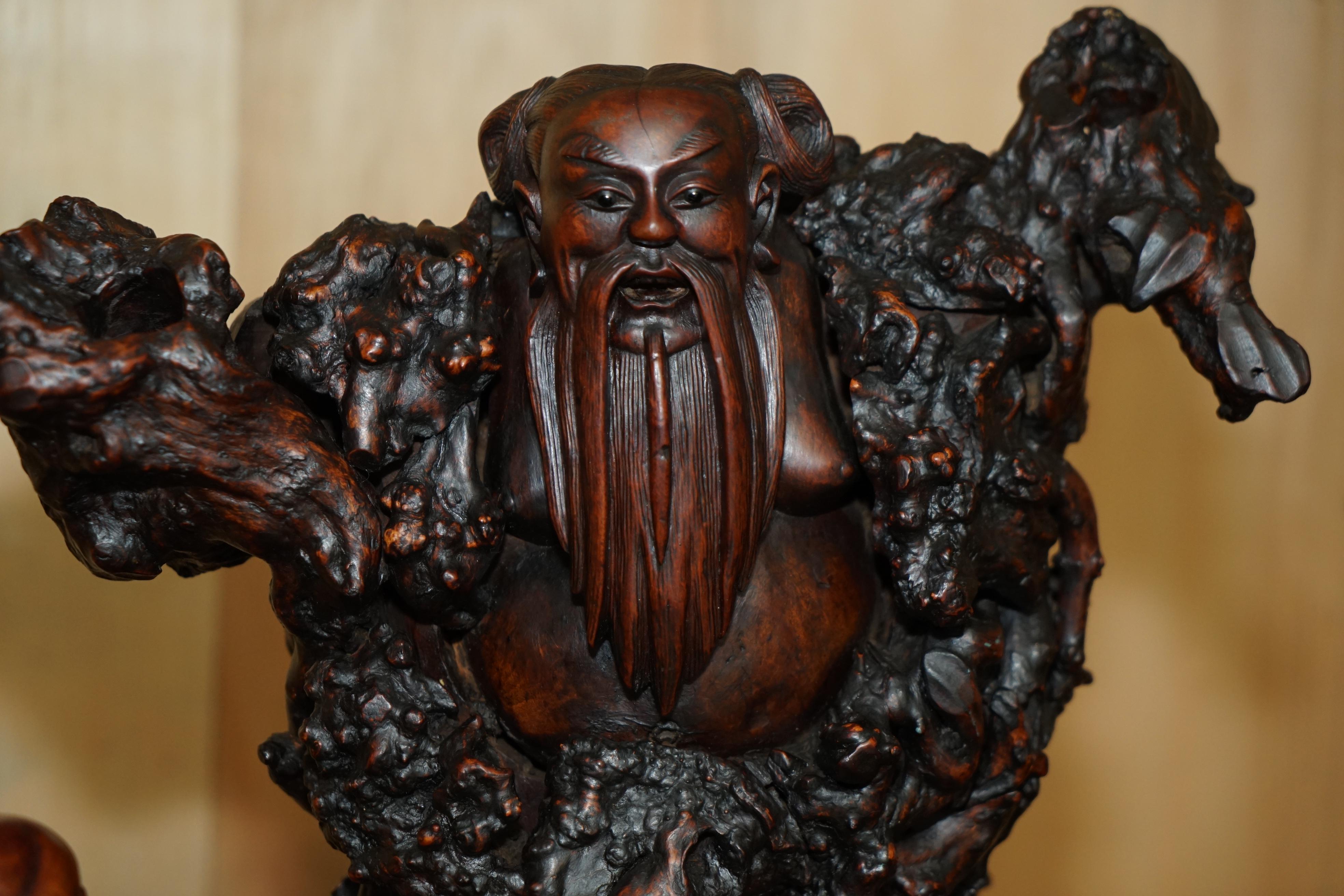 Fait main ANTIQUE CIRCA 1880 CHINESE BURR / BURL ROOT WOOD CARViNGS OF WISEMEN ON PLATFORM (CARAVANE DE SAGES SUR PLATE-FORME) en vente