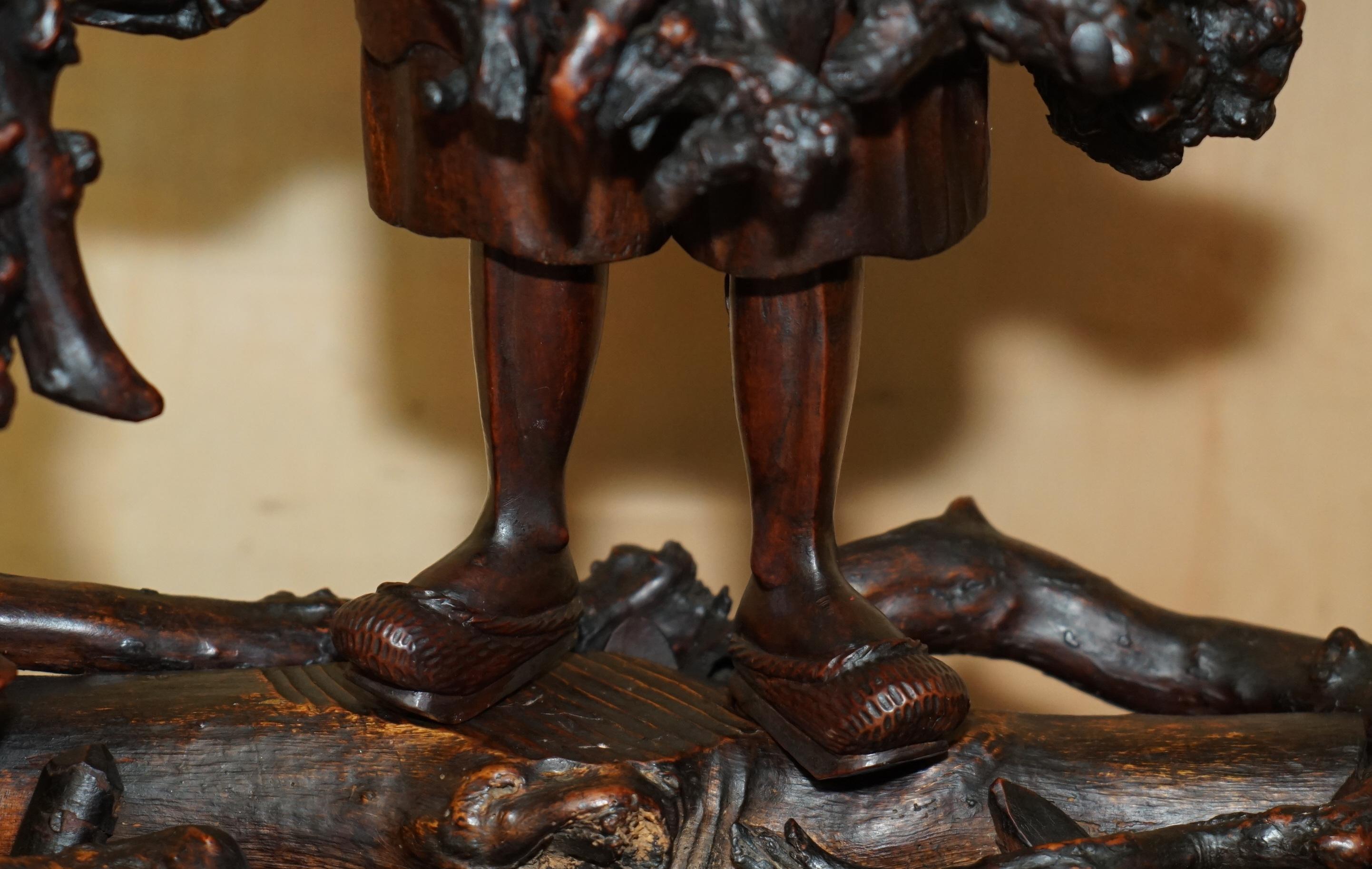 Fin du XIXe siècle ANTIQUE CIRCA 1880 CHINESE BURR / BURL ROOT WOOD CARViNGS OF WISEMEN ON PLATFORM (CARAVANE DE SAGES SUR PLATE-FORME) en vente