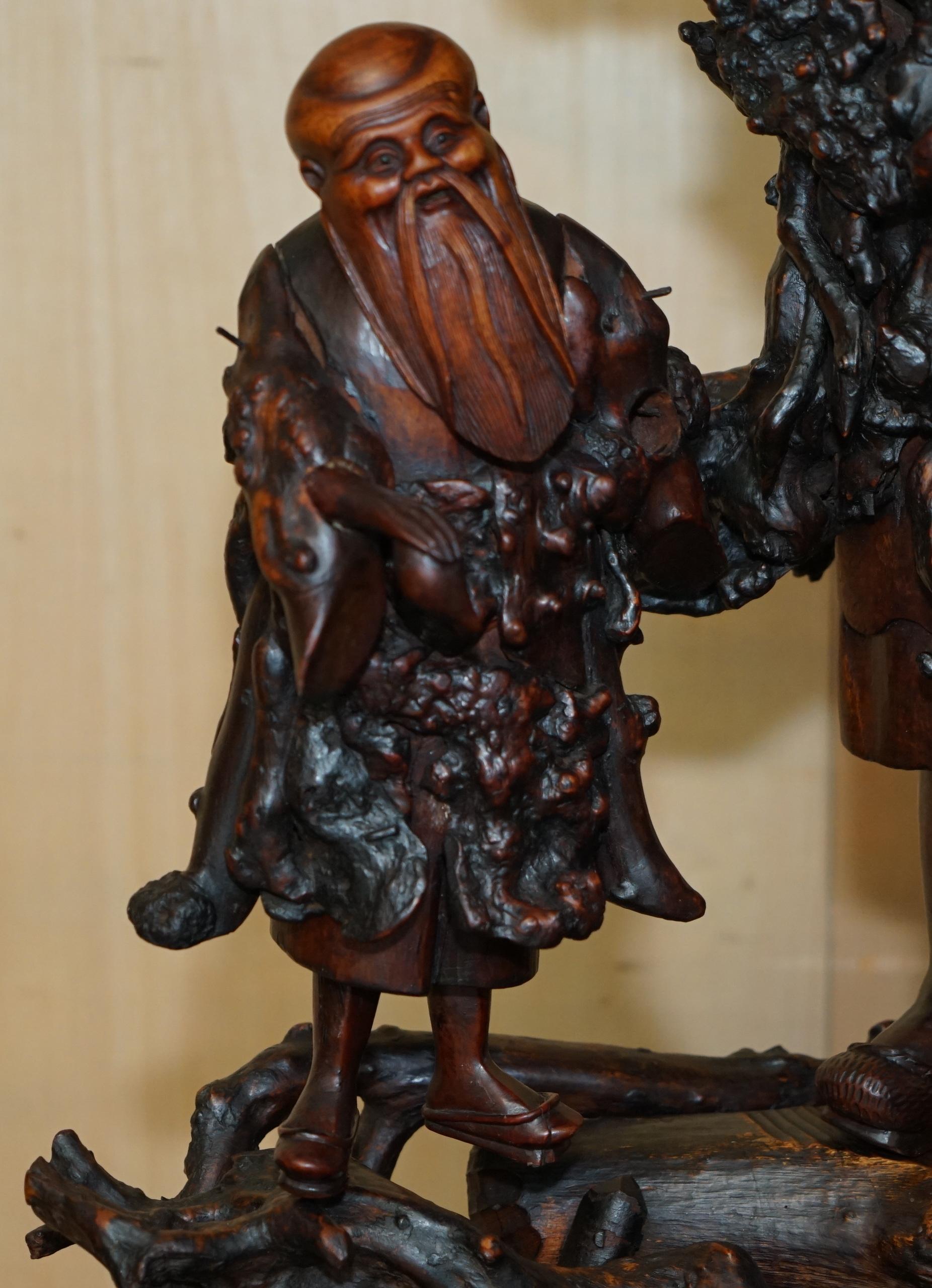 Bois ANTIQUE CIRCA 1880 CHINESE BURR / BURL ROOT WOOD CARViNGS OF WISEMEN ON PLATFORM (CARAVANE DE SAGES SUR PLATE-FORME) en vente