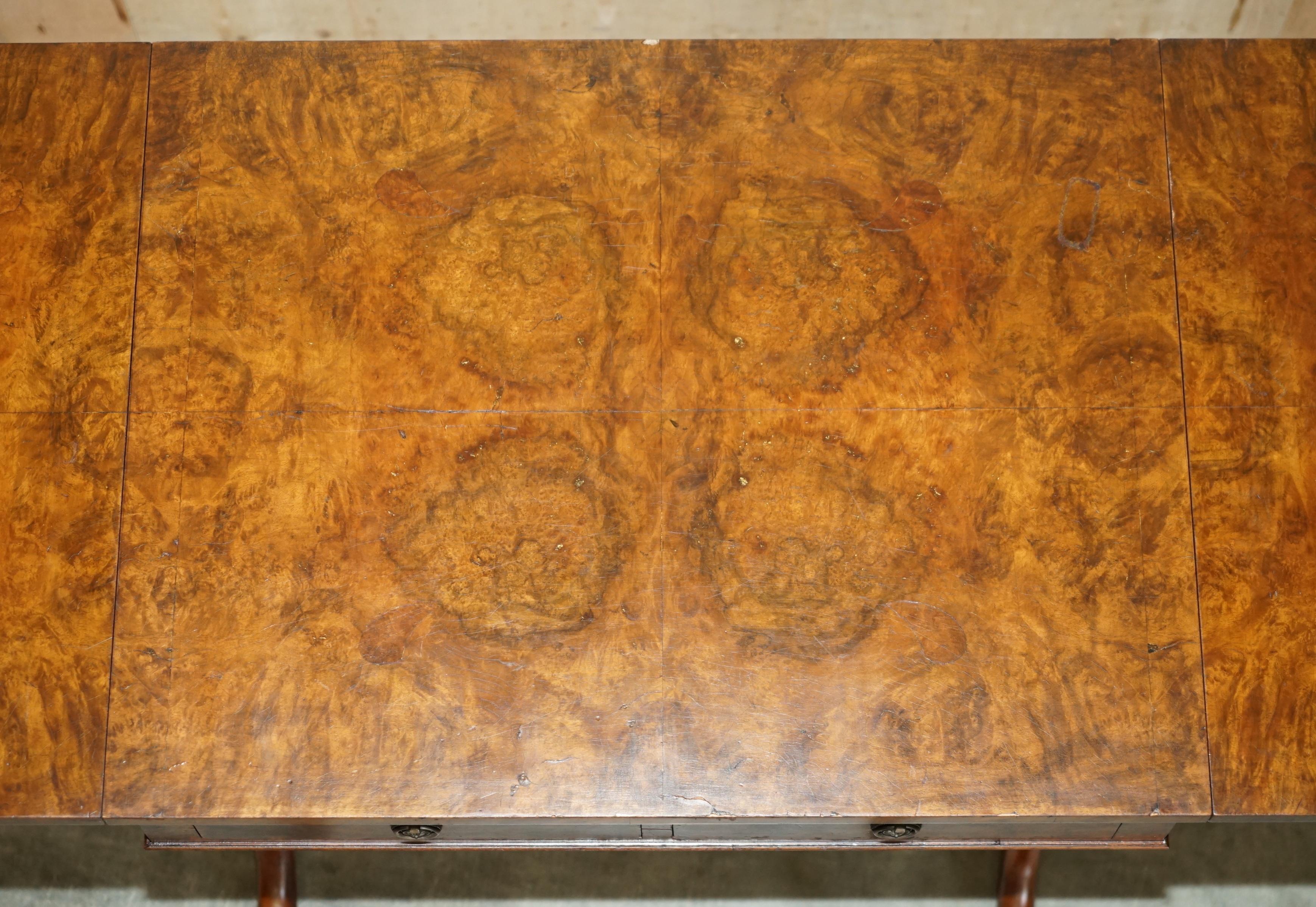 ANTIQUE CIRCA 1880 EXTRA LARGE BURR WALNUT EXTENDING SOFA TABLE STUNNING PATiNA For Sale 12
