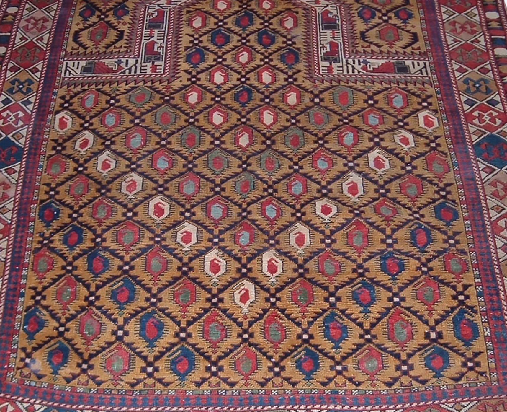 Antico tappeto caucasico d'oro Shirvan Marasali annodato a mano 4' X 4'10 del 1880 circa in vendita 1