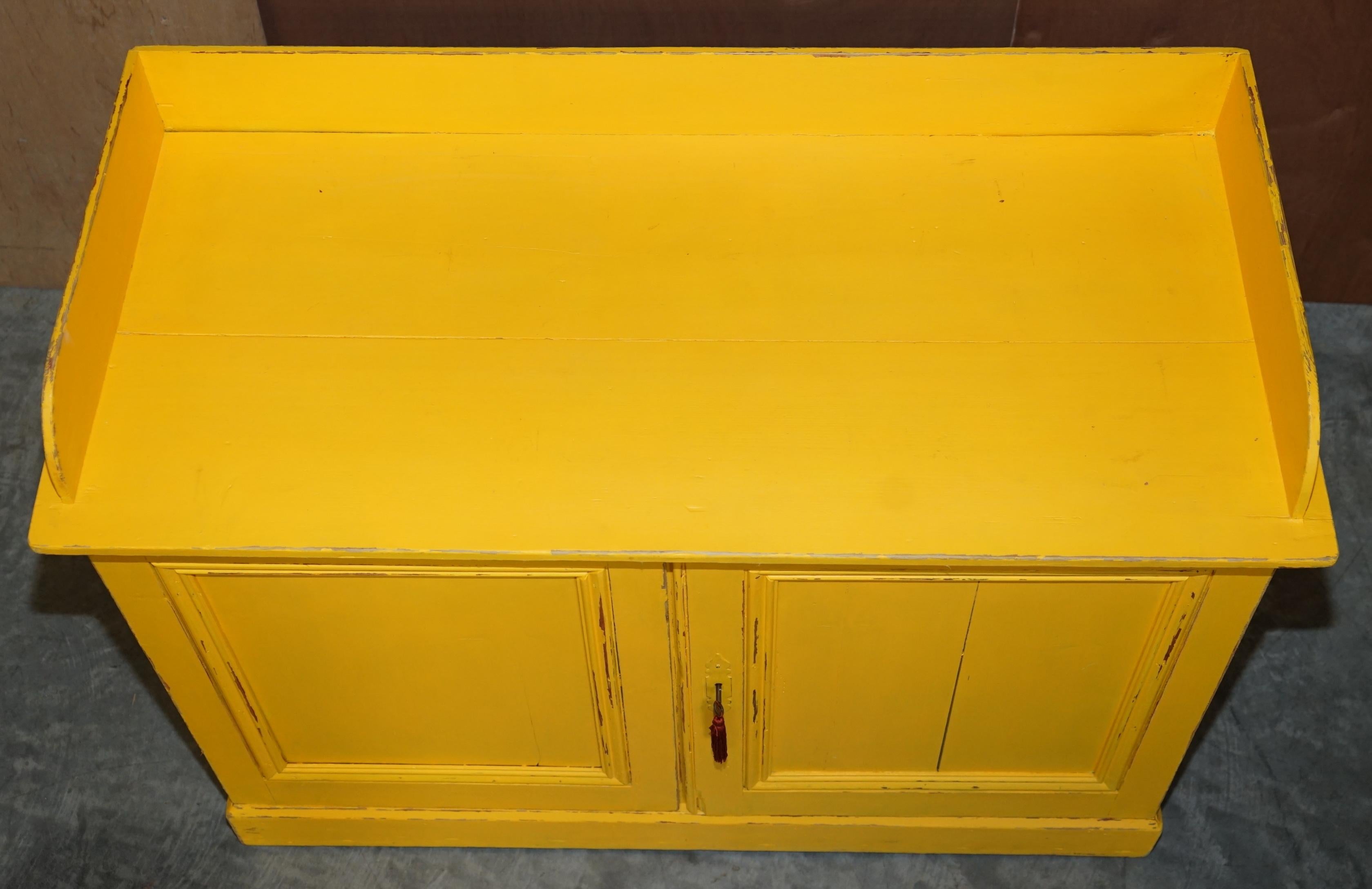 Victorien Antiquité circa 1880 Hungarian Hand Painted Yellow Pine Kitchen Sideboard Stand en vente