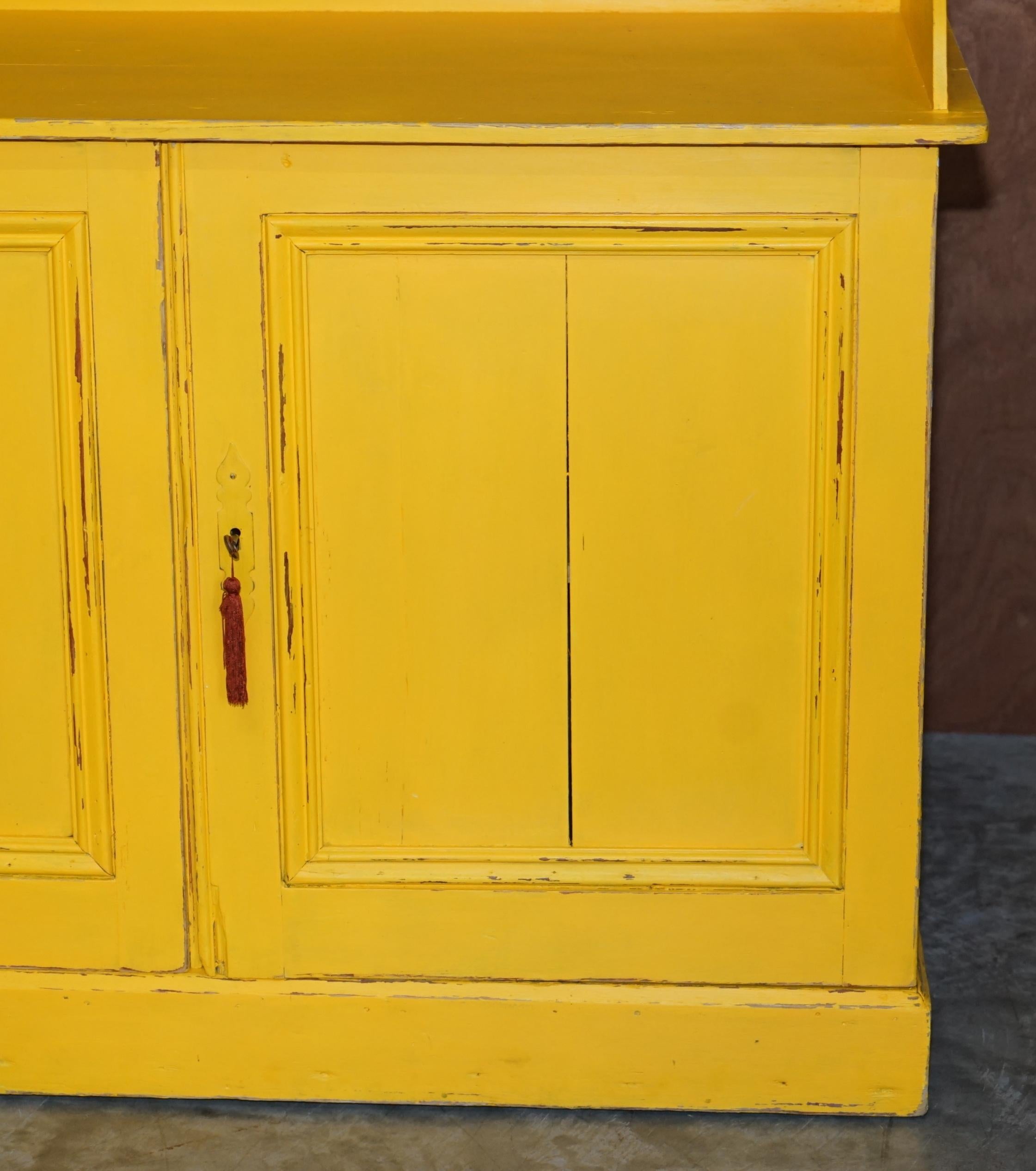 Fin du XIXe siècle Antiquité circa 1880 Hungarian Hand Painted Yellow Pine Kitchen Sideboard Stand en vente
